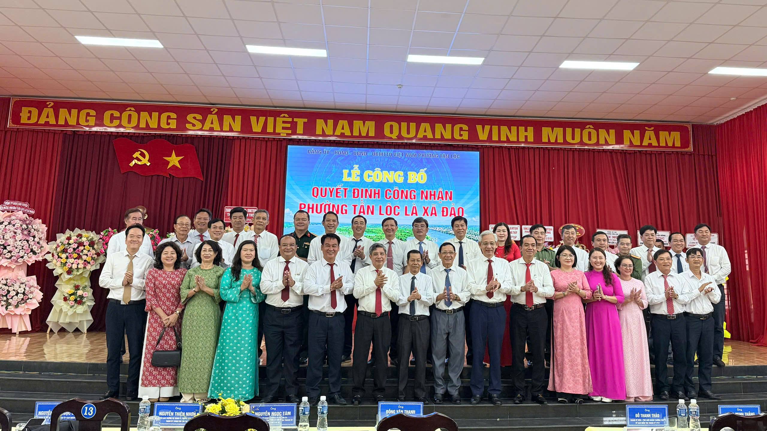Tân Lộc tổ chức lễ công nhận xã đảo