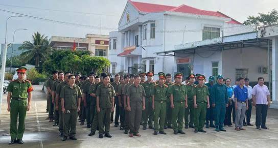 Công an xã Thạnh Quới tổ chức Lễ ra quân cao điểm tấn công, trấn áp tội phạm trong lực lượng Công an toàn xã
