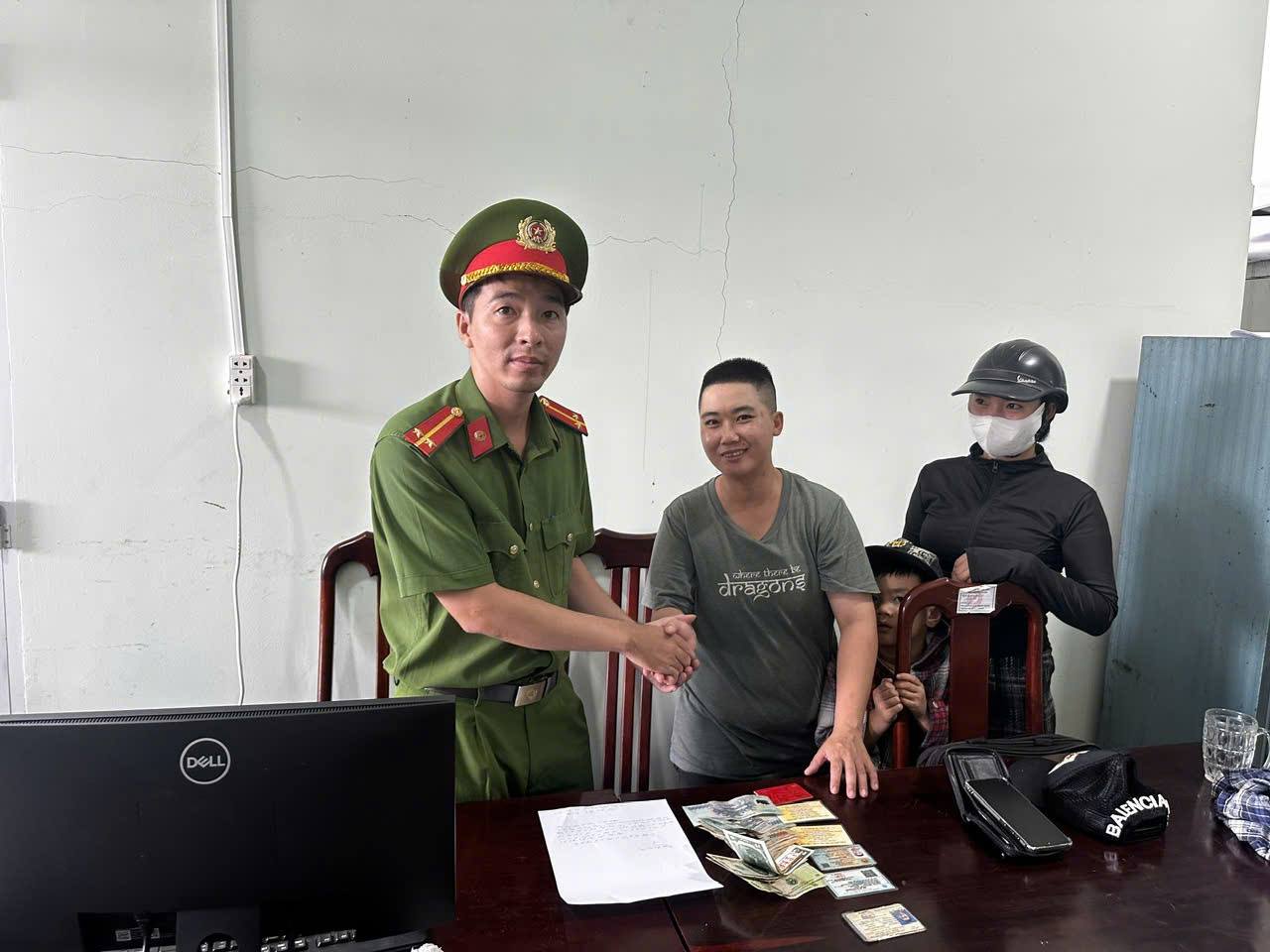 Thạnh An: Lan tỏa hình ảnh đẹp Công an cơ sở từ hành động trả lại tài sản cho người dân