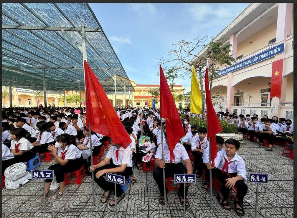 Các đại biểu tham dự buổi lễ