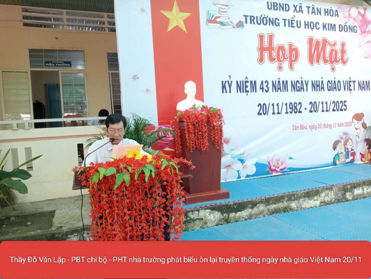 Khoảnh khắc ấm áp giữa lãnh đạo và các thầy cô giáo