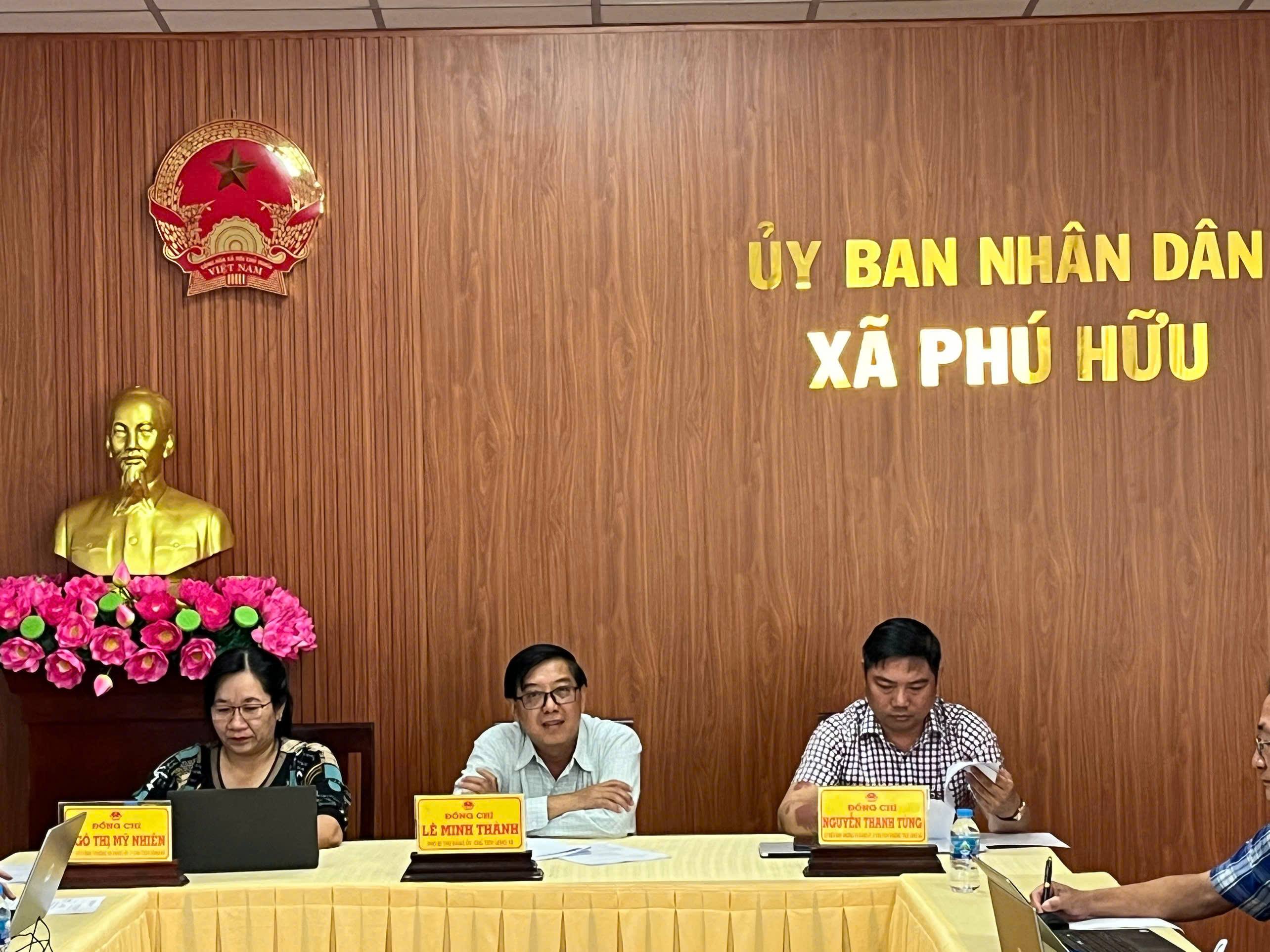 Xã Phú Hữu tổ chức hội nghị lắng nghe tâm tư, nguyện vọng của người lao động không chuyên trách trước khi thực hiện tinh giản biên chế
