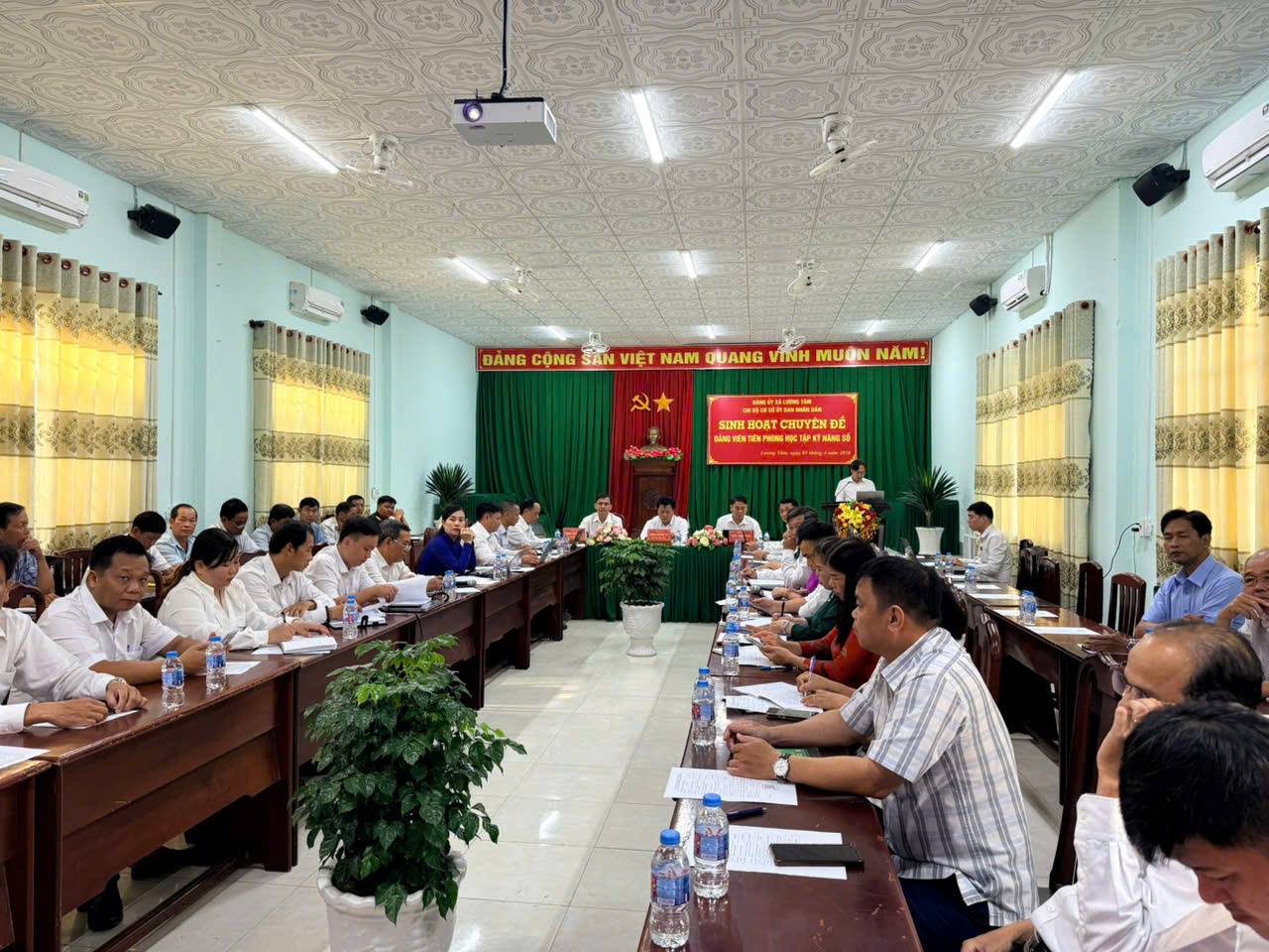 "ĐẢNG VIÊN TIÊN PHONG HỌC TẬP KỸ NĂNG SỐ”