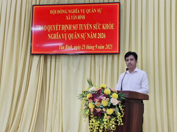 XÃ TÂN BÌNH TỔ CHỨC TRAO QUYẾT ĐỊNH SƠ TUYỂN SỨC KHOẺ NGHĨA VỤ QUÂN SỰ NĂM 2026