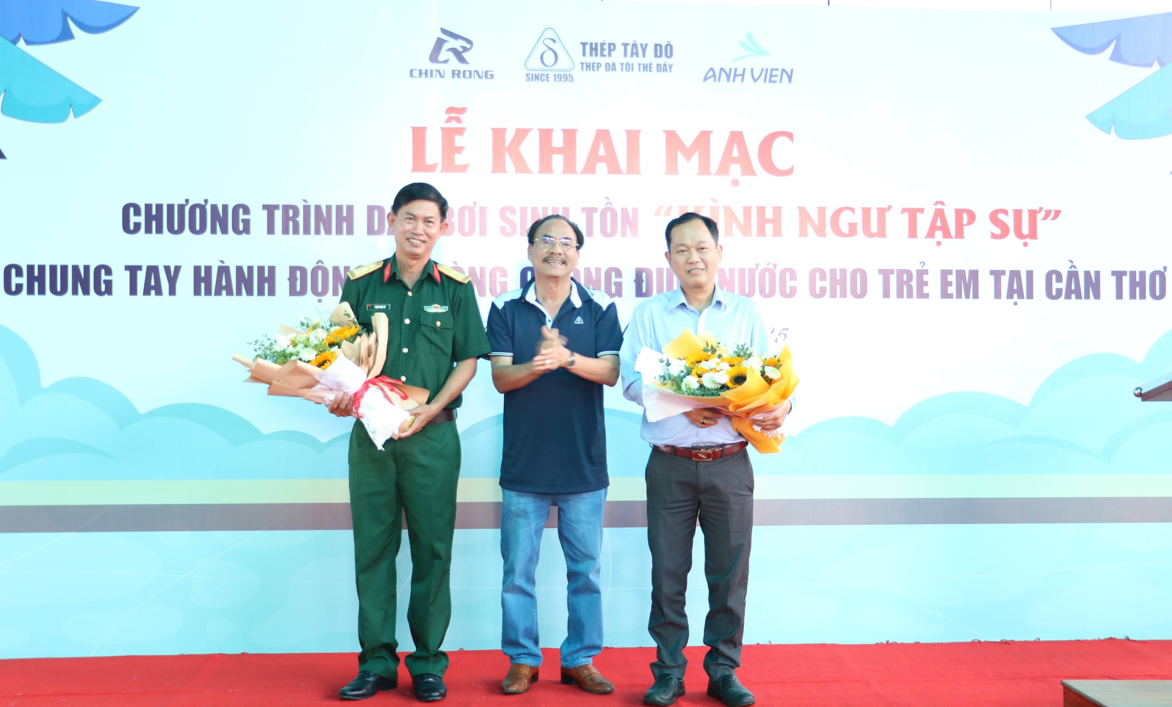 500 trẻ em tham gia Chương trình “Kình Ngư Tập Sự” đồng hành cùng Ánh Viên vì một Việt Nam không còn trẻ em bị đuối nước 