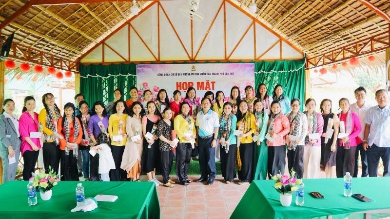Công đoàn cơ sở Văn phòng UBND thành phố tổ chức hoạt động kỷ niệm Ngày Quốc tế Phụ nữ 8/3