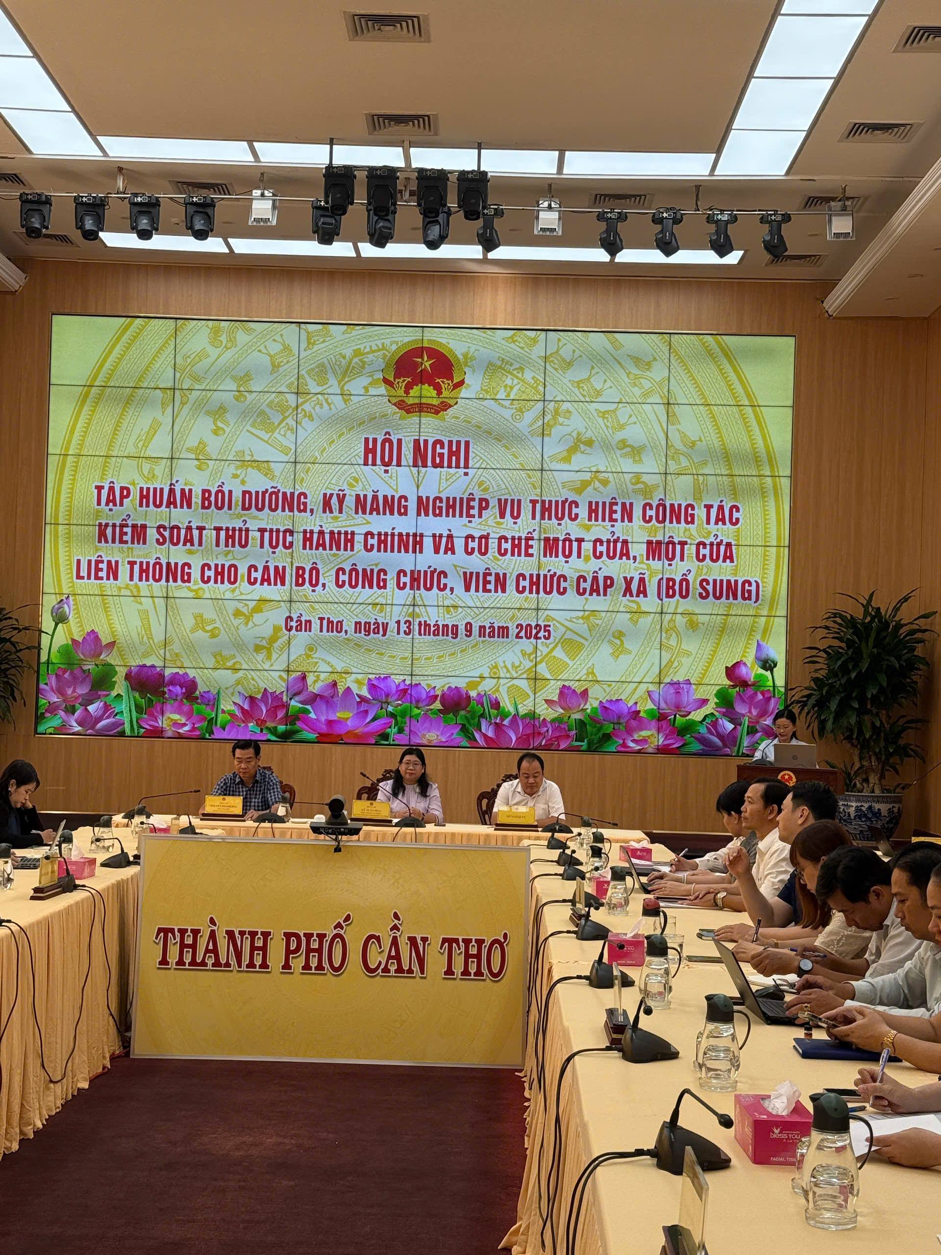 Tập huấn bồi dưỡng kỹ năng nghiệp vụ kiểm soát thủ tục hành chính và cơ chế một cửa, một cửa liên thông cho cán bộ, công chức, viên chức cấp xã