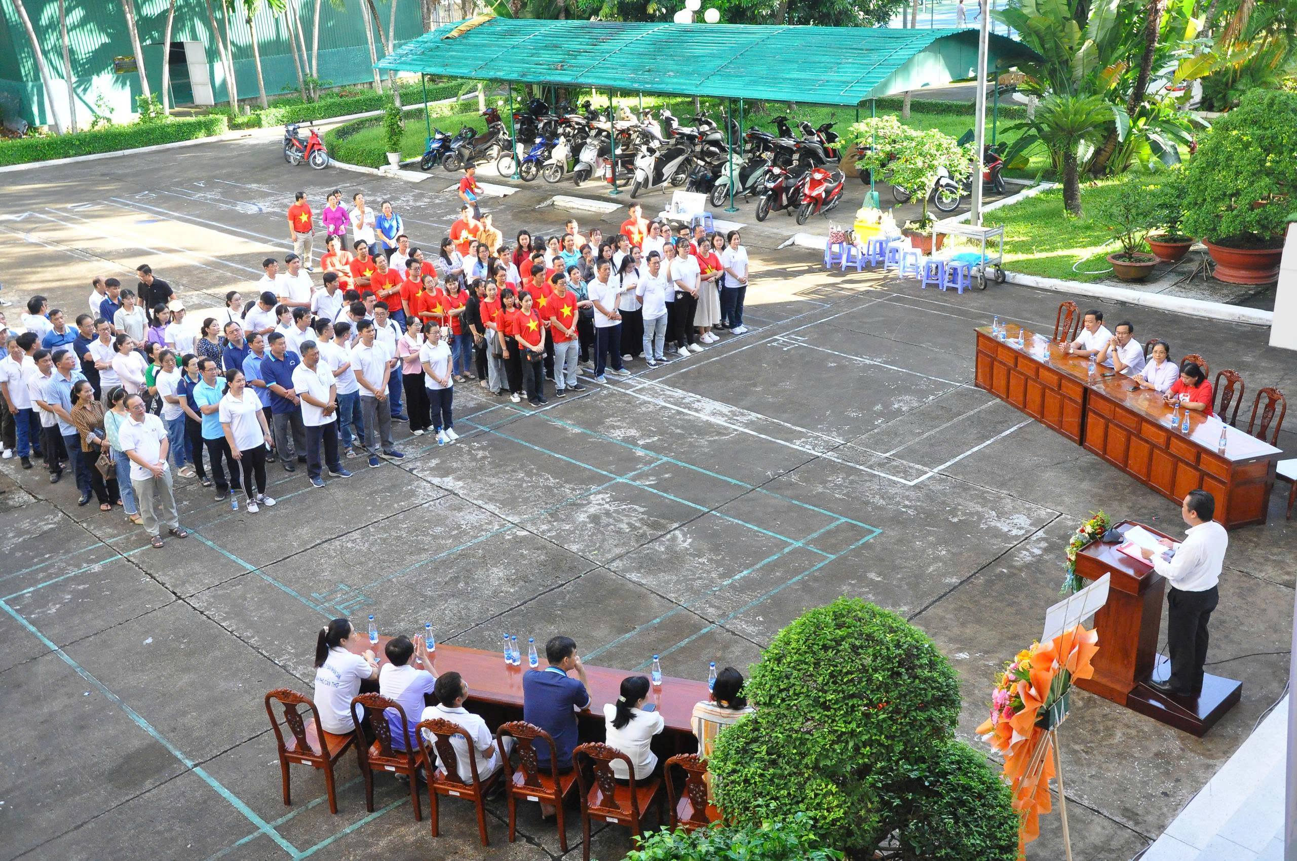 Văn phòng UBND thành phố Cần Thơ họp mặt kỷ niệm 80 năm Ngày truyền thống Văn phòng cơ quan hành chính nhà nước 