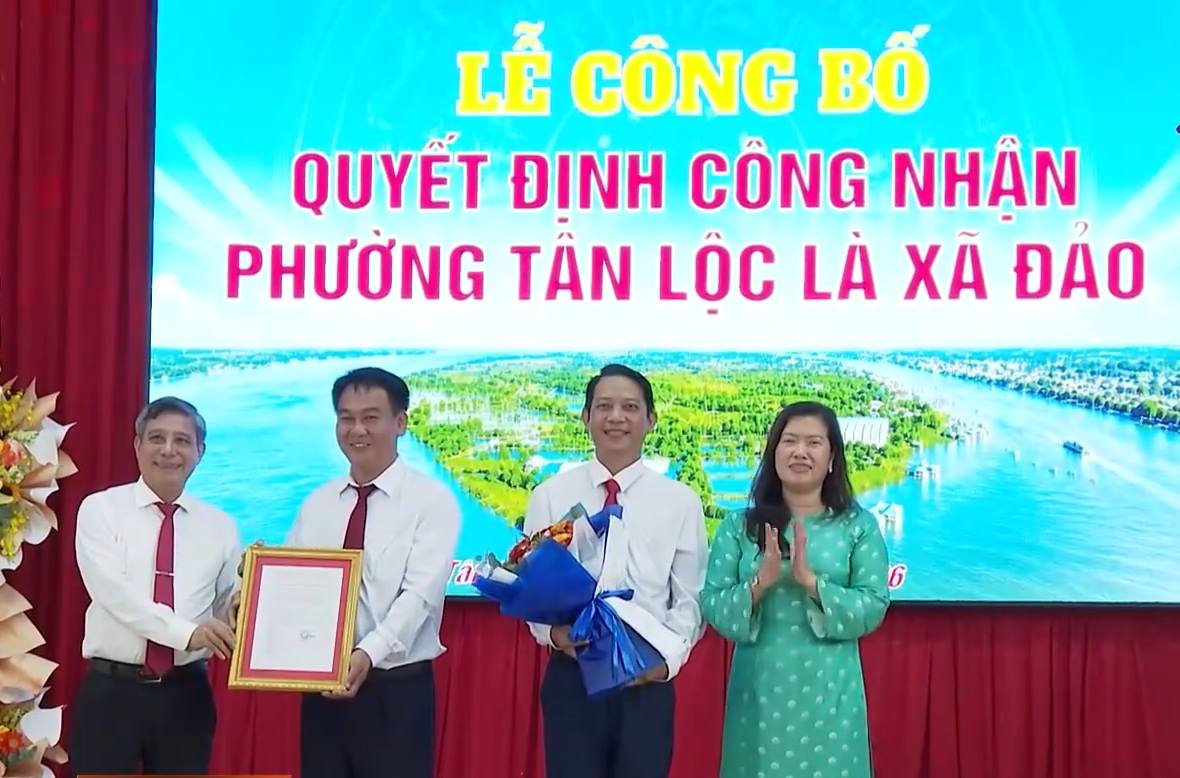 Lễ công bố Quyết định phường Tân Lộc được công nhận là xã đảo