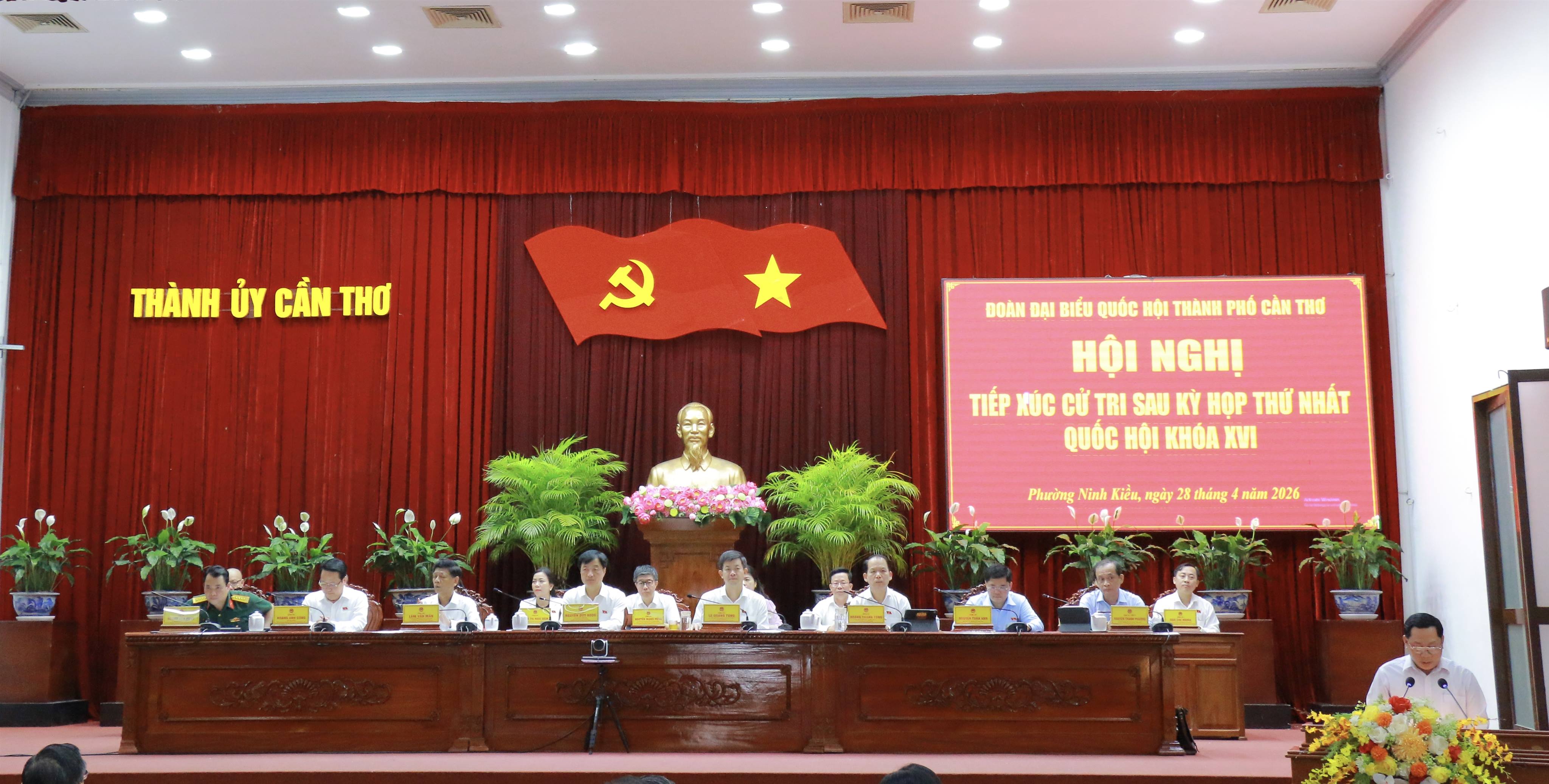 Đoàn đại biểu Quốc hội thành phố Cần Thơ tiếp xúc cử tri sau Kỳ họp thứ Nhất, Quốc hội khóa XVI