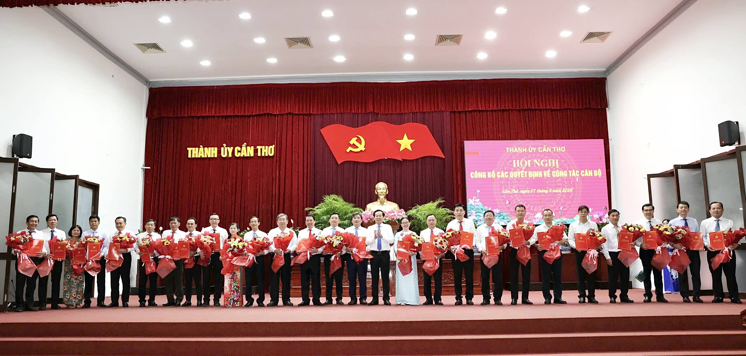 Thành ủy Cần Thơ tổ chức Hội nghị công bố các quyết định về công tác cán bộ