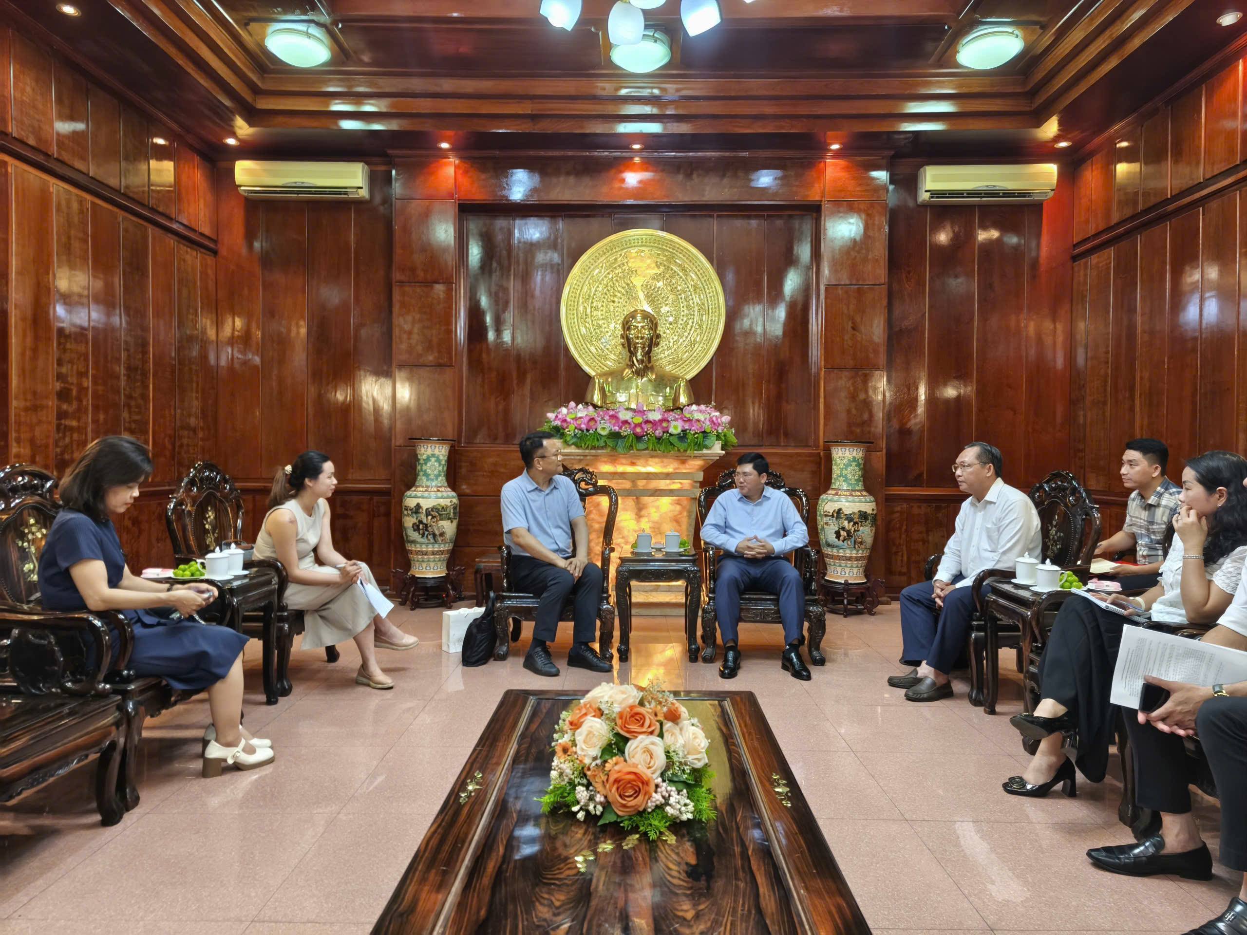 SK Group (Korea) greeted leaders of Can Tho City Party Committee and exchanged cooperation orientations