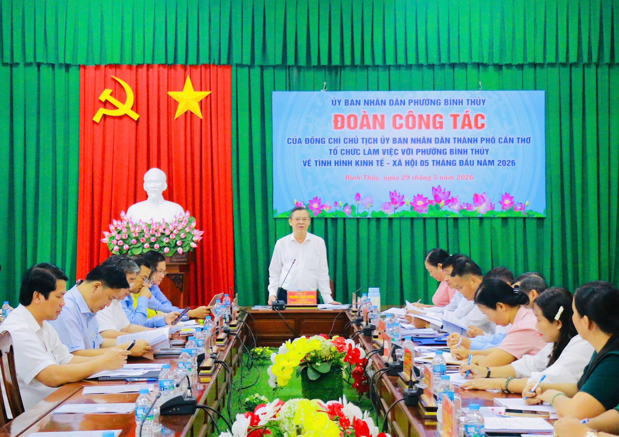 Chủ tịch UBND thành phố làm việc với phường Bình Thủy