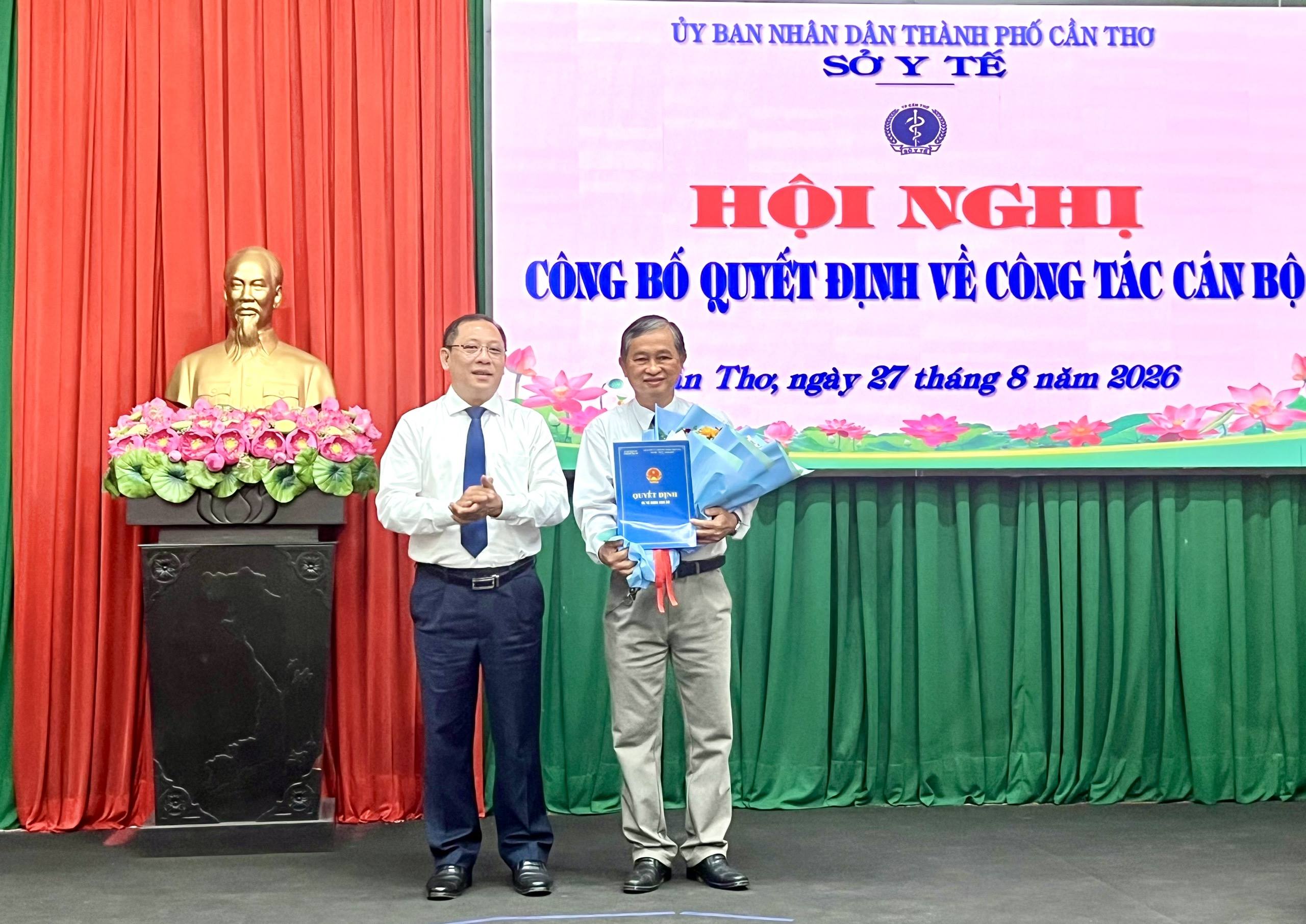 Cần Thơ triển khai Quyết định nghỉ hưu trước tuổi đối với Phó Giám đốc Sở Y tế Võ Quốc Trứ