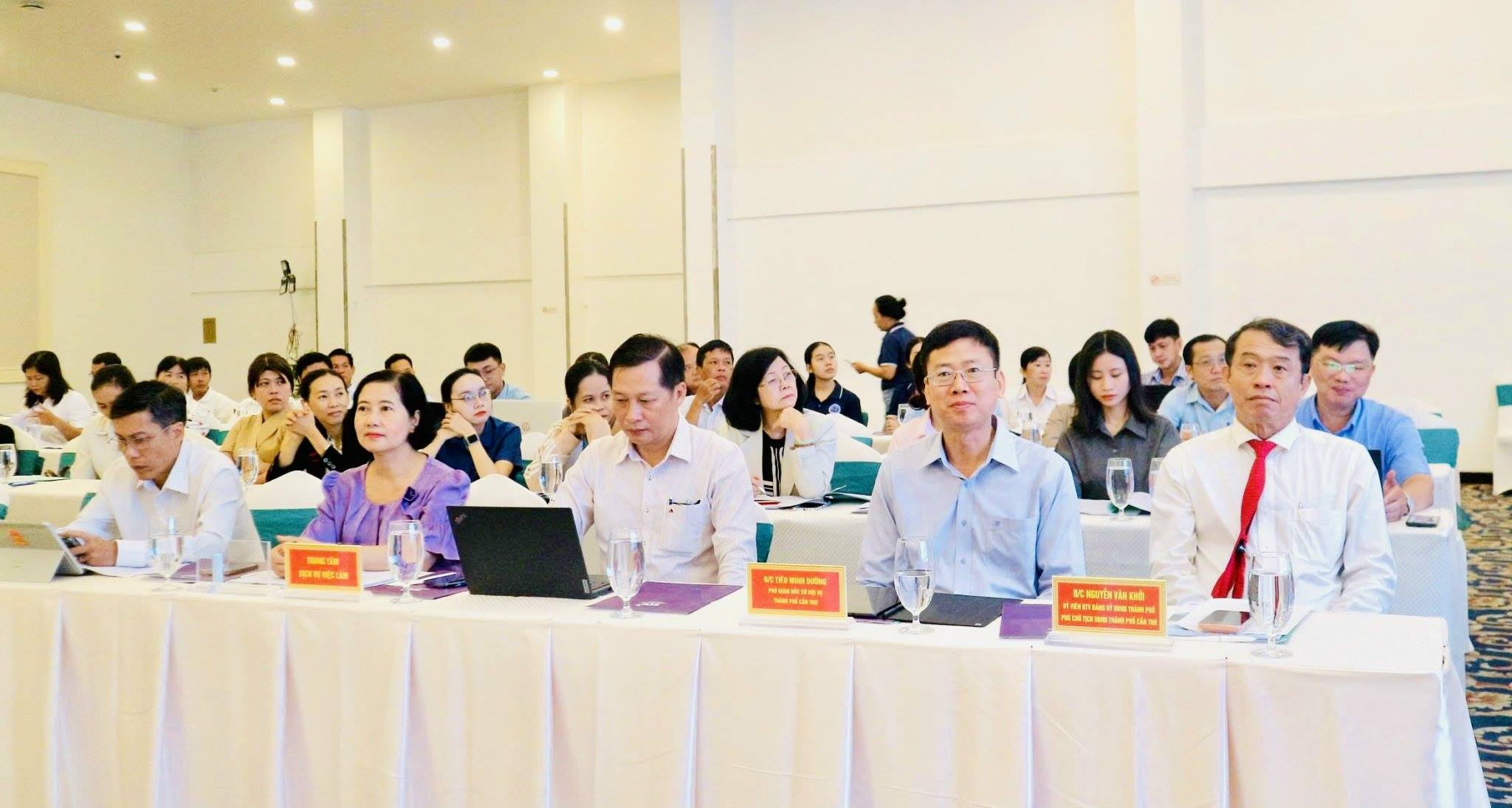 Nâng cao năng lực cán bộ cơ sở trong công tác đưa người lao động đi làm việc ở nước ngoài