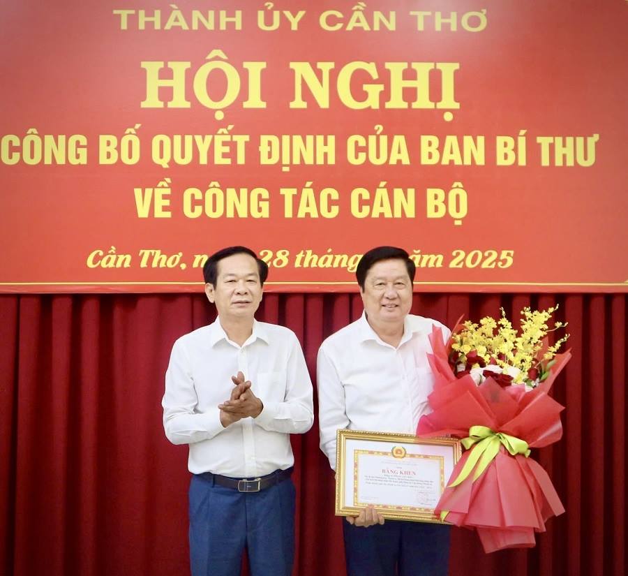 Phó Bí thư Thường trực Thành ủy Cần Thơ Phạm Văn Hiểu nghỉ hưu theo chế độ từ ngày 1/5/2025