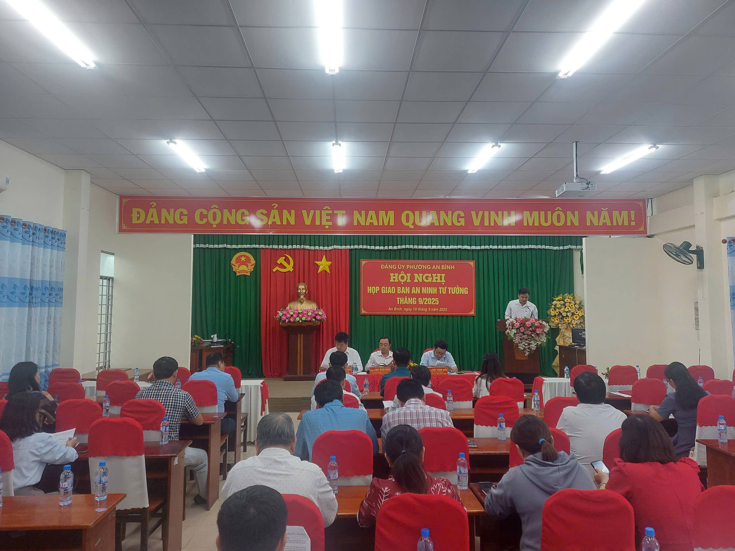 Phường An Bình tổ chức Hội nghị giao ban an ninh tư tưởng, khoa giáo tháng 9/2025 và triển khai Quyết định thành lập lực lượng Báo cáo viên và Tổ cộng tác viên dư luận xã hội