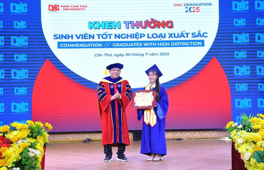 812 sinh viên tốt nghiệp khối ngành khoa học sức khỏe tại Đại học Nam Cần Thơ