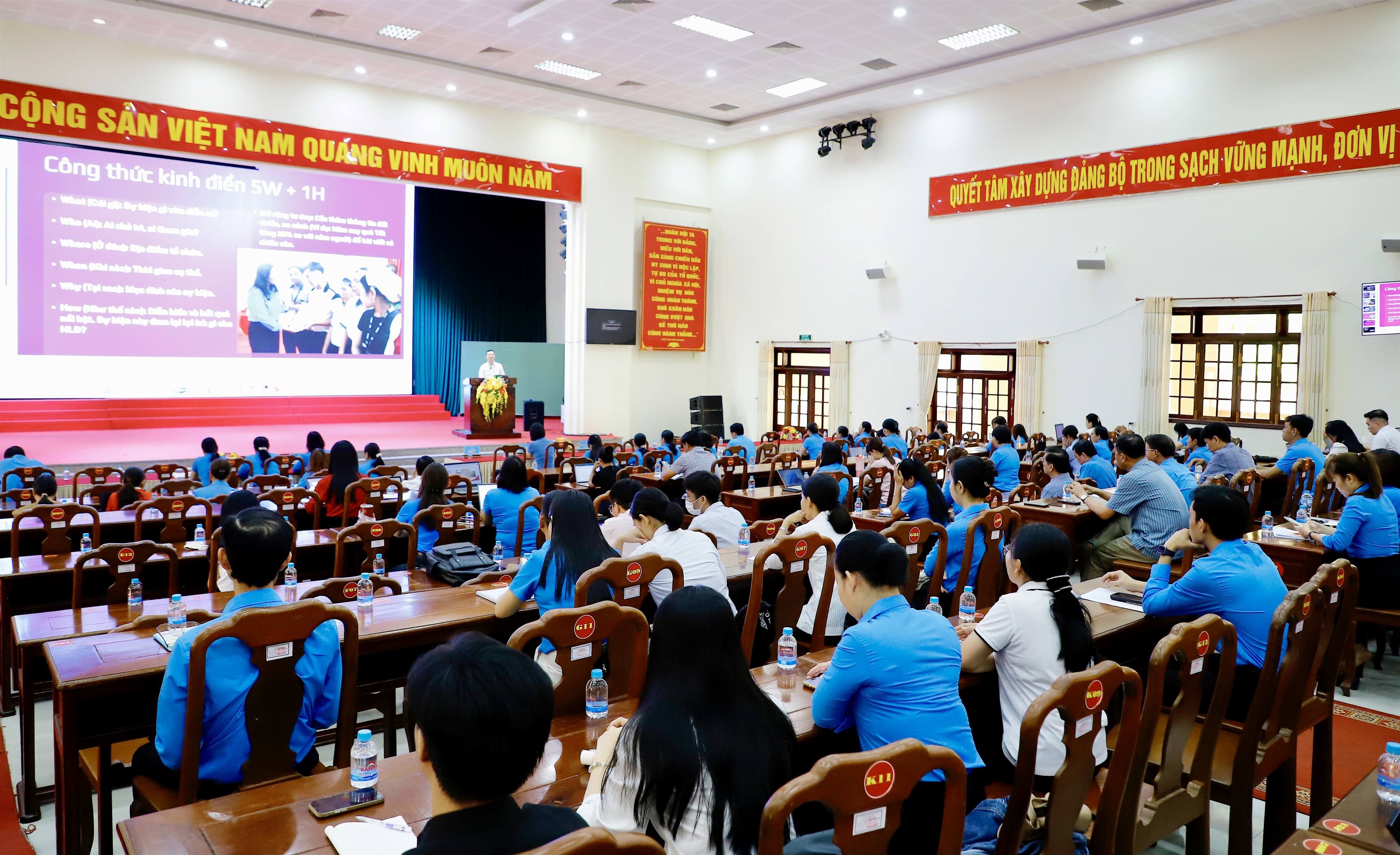 Hơn 400 cán bộ công đoàn tại Cần Thơ được tập huấn kỹ năng chuyển đổi số