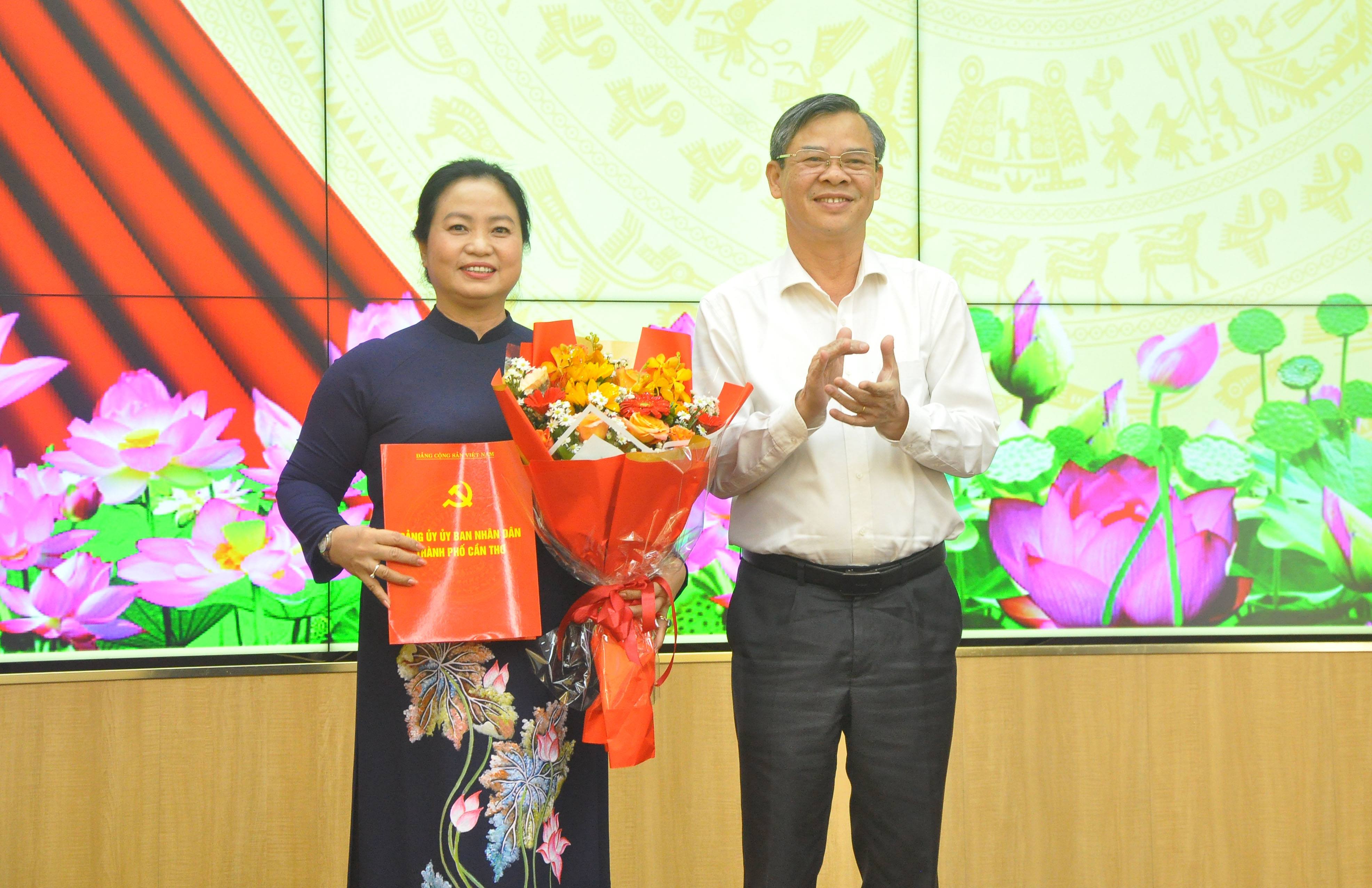 Đảng ủy UBND thành phố tổ chức Hội nghị công bố các quyết định về công tác cán bộ