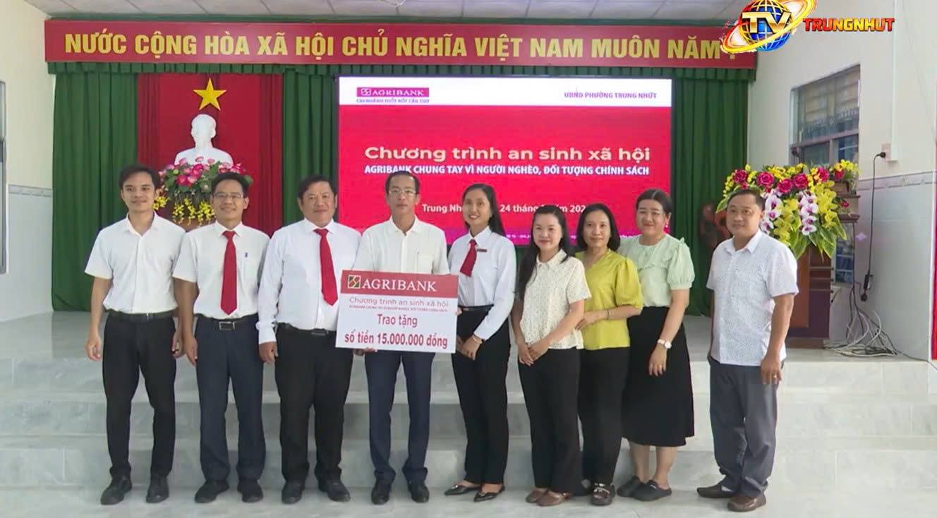 AGRIBANK thực hiện chương trình An sinh xã hội tại phường Trung Nhứt