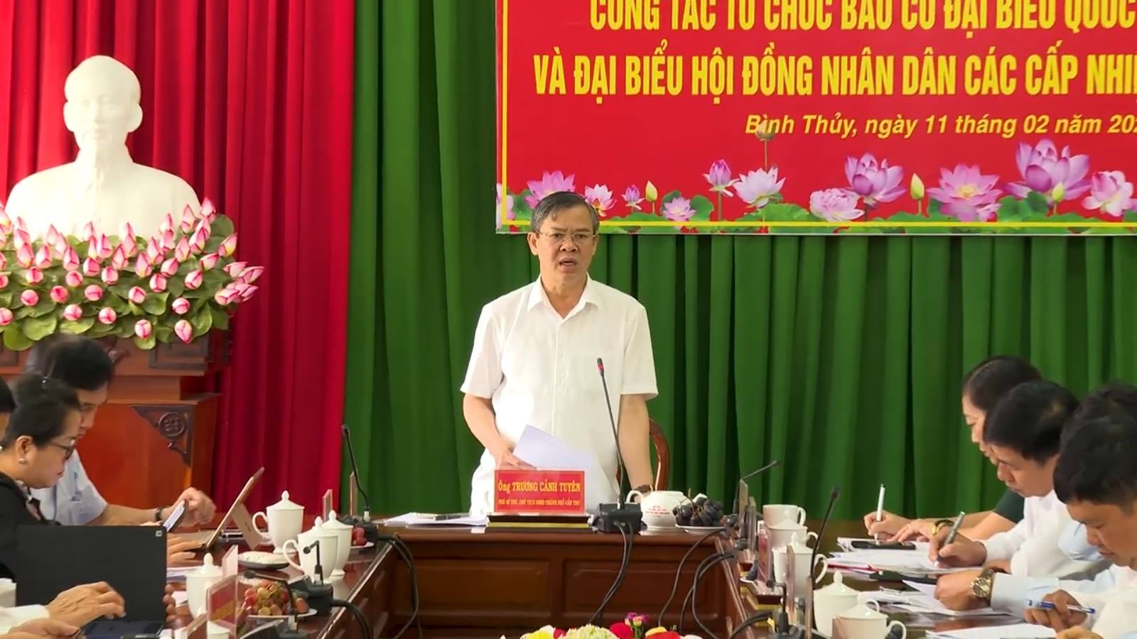 Chủ tịch Ủy ban nhân dân thành phố kiểm tra công tác chuẩn bị bầu cử tại phường Long Tuyền và phường Bình Thủy