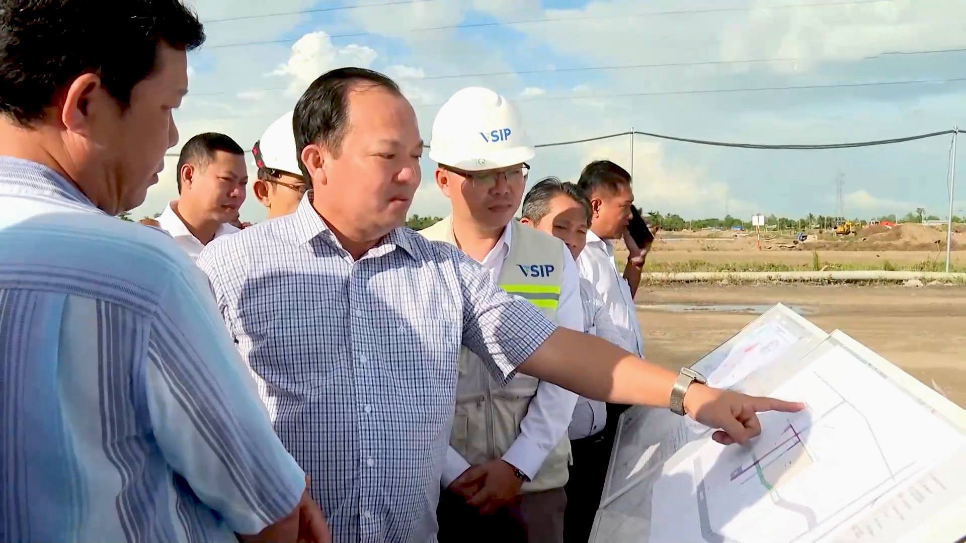 Phó Chủ tịch UBND TP Cần Thơ kiểm tra, chỉ đạo giải quyết vướng mắc tại Khu công nghiệp VSIP giai đoạn 1