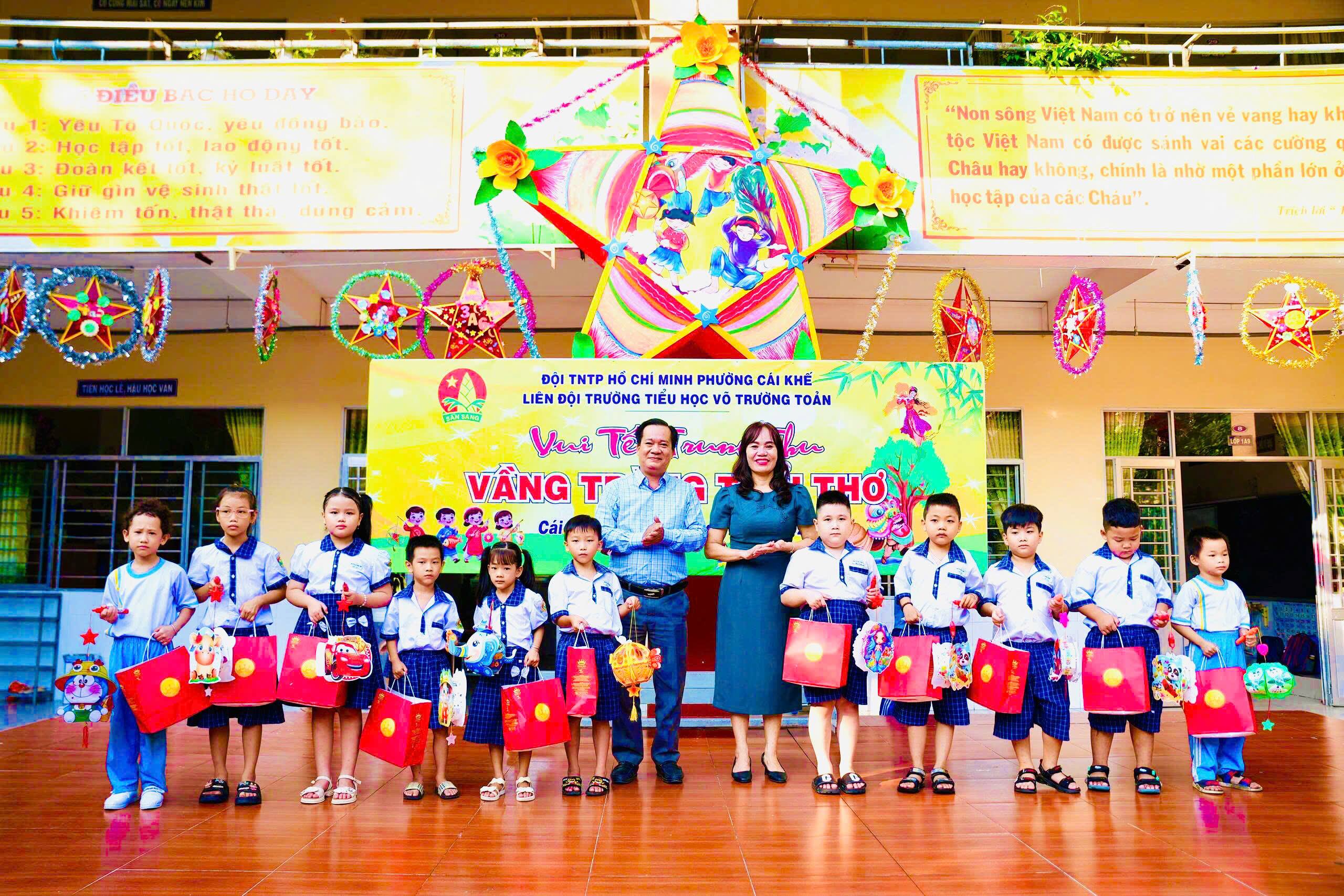 TẾT TRUNG THU ẤM ÁP - THẮP SÁNG ƯỚC MƠ CHO HỌC SINH 