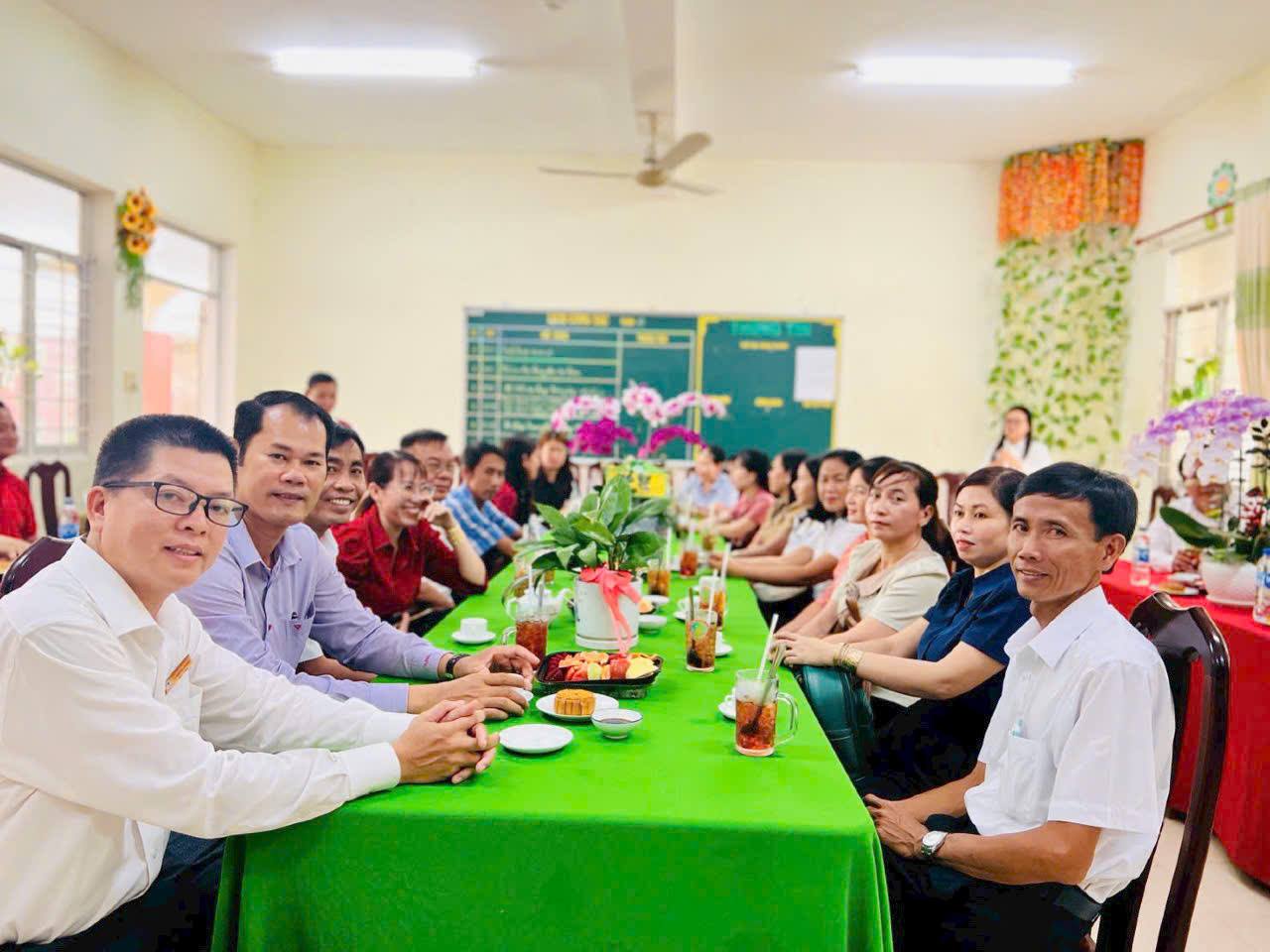 TRƯỜNG TIỂU HỌC CÁI KHẾ 1 ĐÓN TIẾP ĐOÀN CÁN BỘ, GIÁO VIÊN TRƯỜNG TIỂU HỌC CÂY DƯƠNG 1 ĐẾN THAM QUAN, CHIA SẺ KINH NGHIỆM GIÁO DỤC STEM