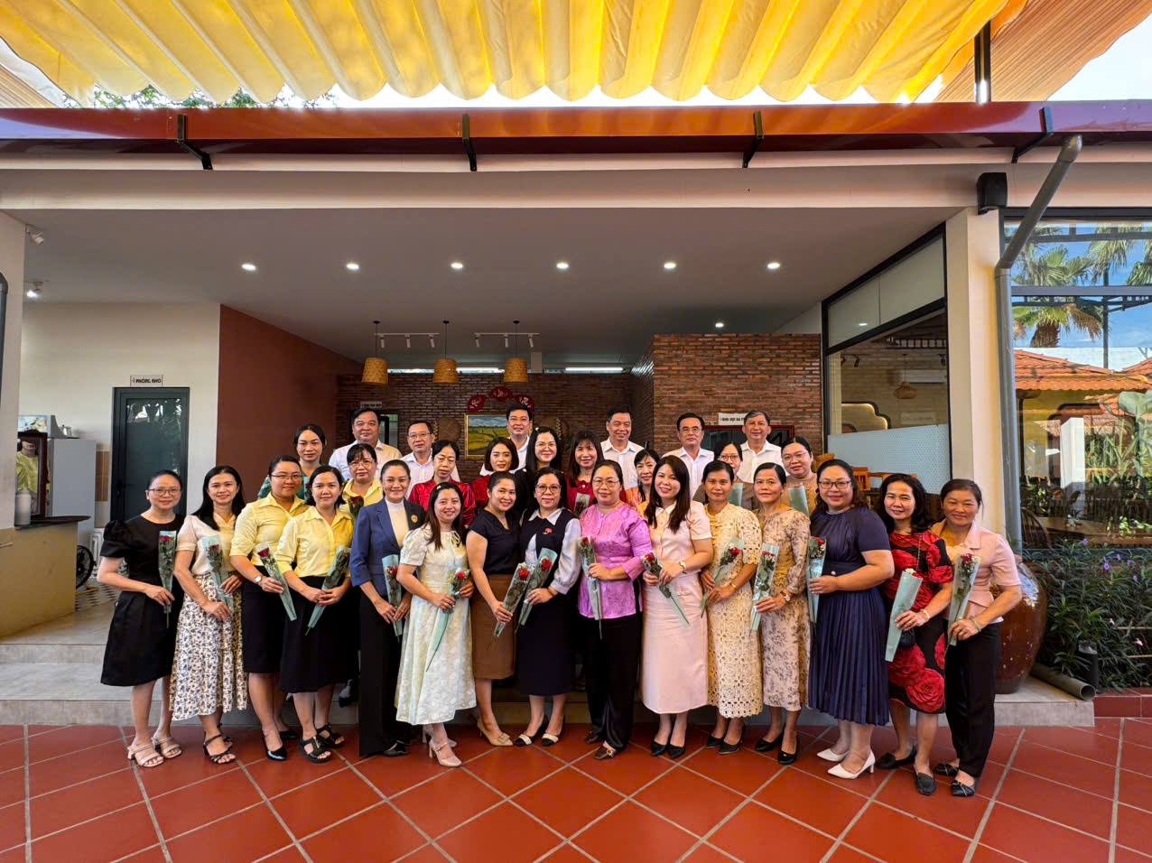 Ý NGHĨA NGÀY PHỤ NỮ VIỆT NAM 20 - 10