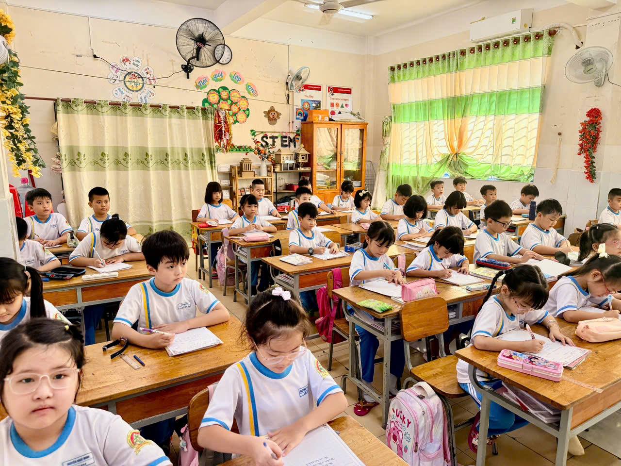 NGÀY HỘI VIẾT CHỮ ĐẸP - NÉT CHỮ NỞ HOA TỪ TRÁI TIM  NGƯỜI THẦY VÀ HỌC TRÒ