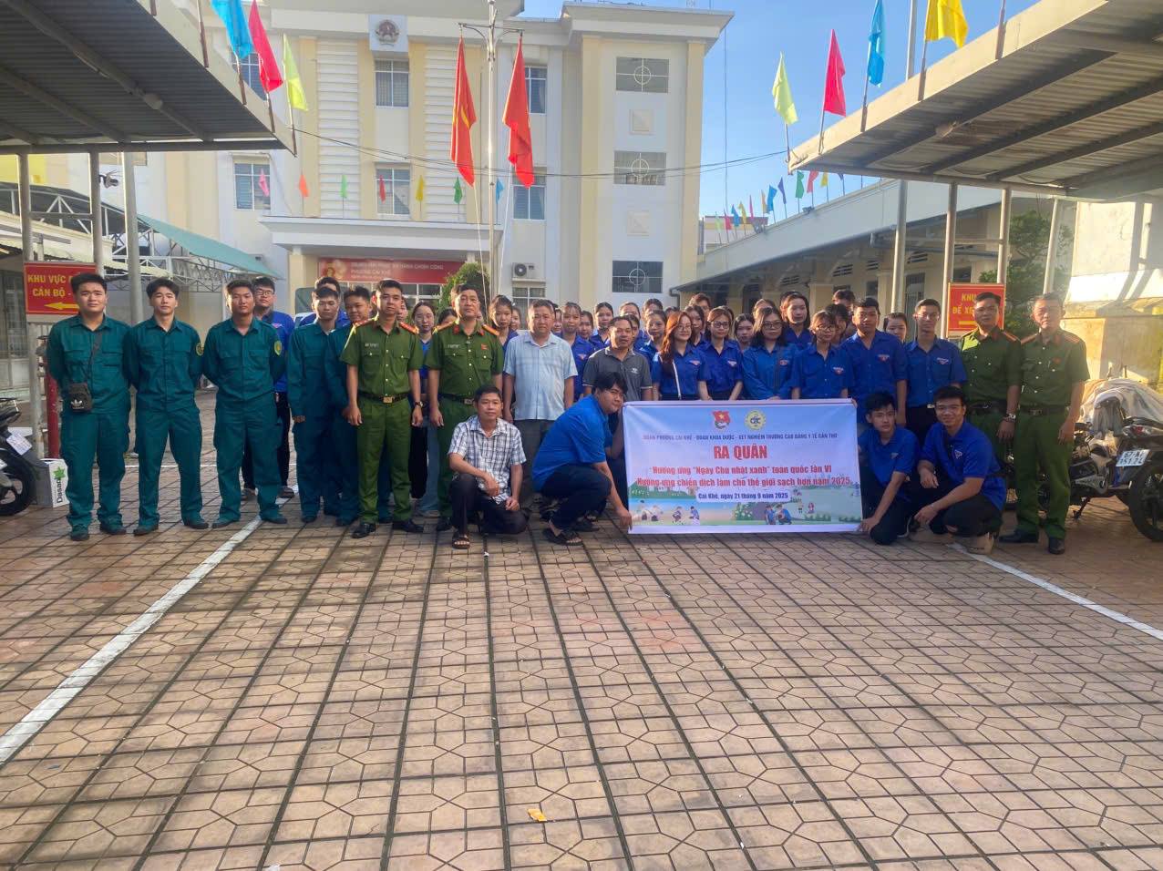 Phường Cái Khế ra quân lập lại trật tự đô thị, vệ sinh môi trường chào mừng Đại hội Đại biểu Đảng bộ thành phố Cần Thơ lần thứ I, nhiệm kỳ 2025-2030