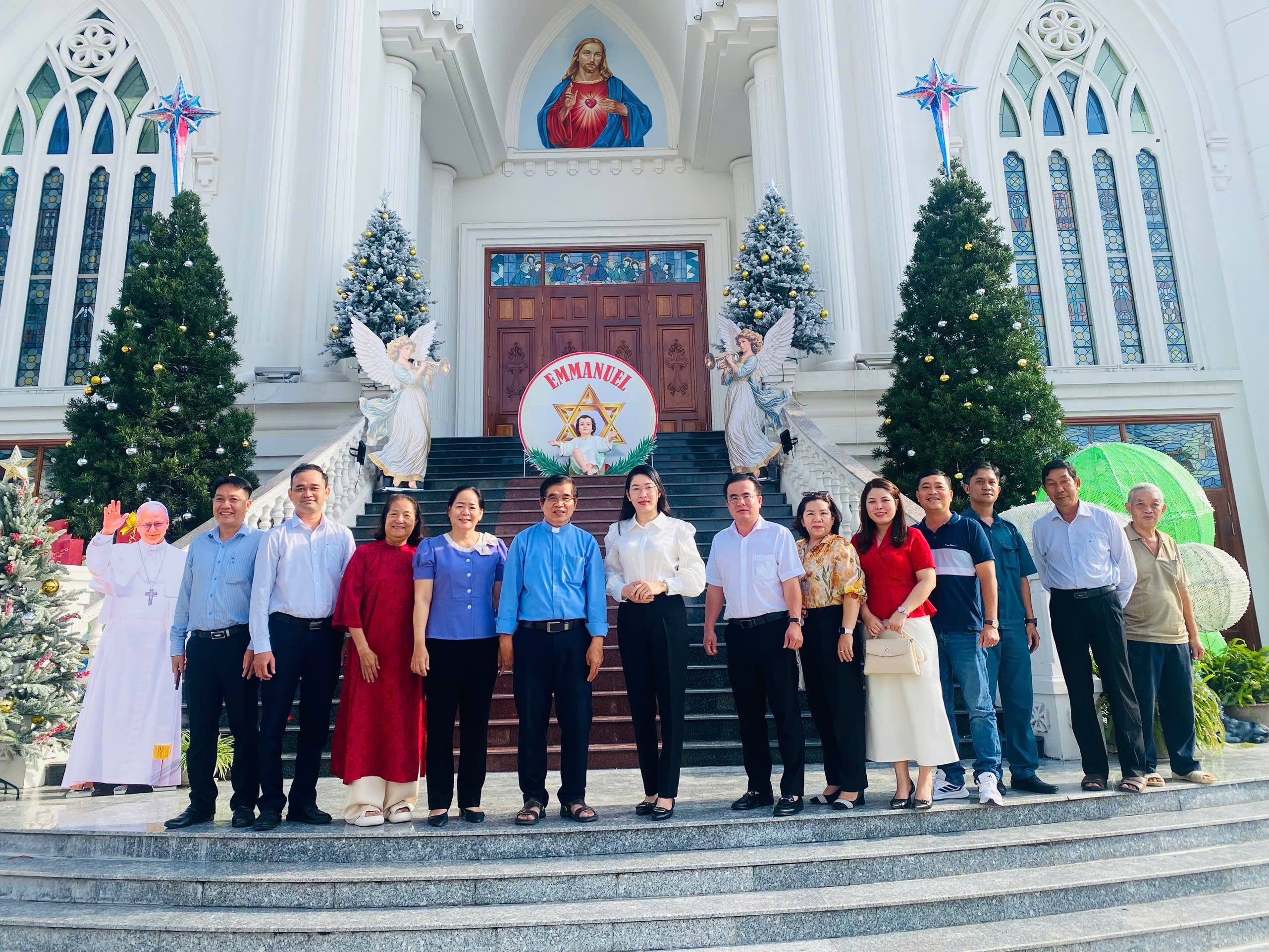 LÃNH ĐẠO PHƯỜNG CÁI KHẾ THĂM VÀ CHÚC MỪNG LỄ GIÁNG SINH NĂM 2025