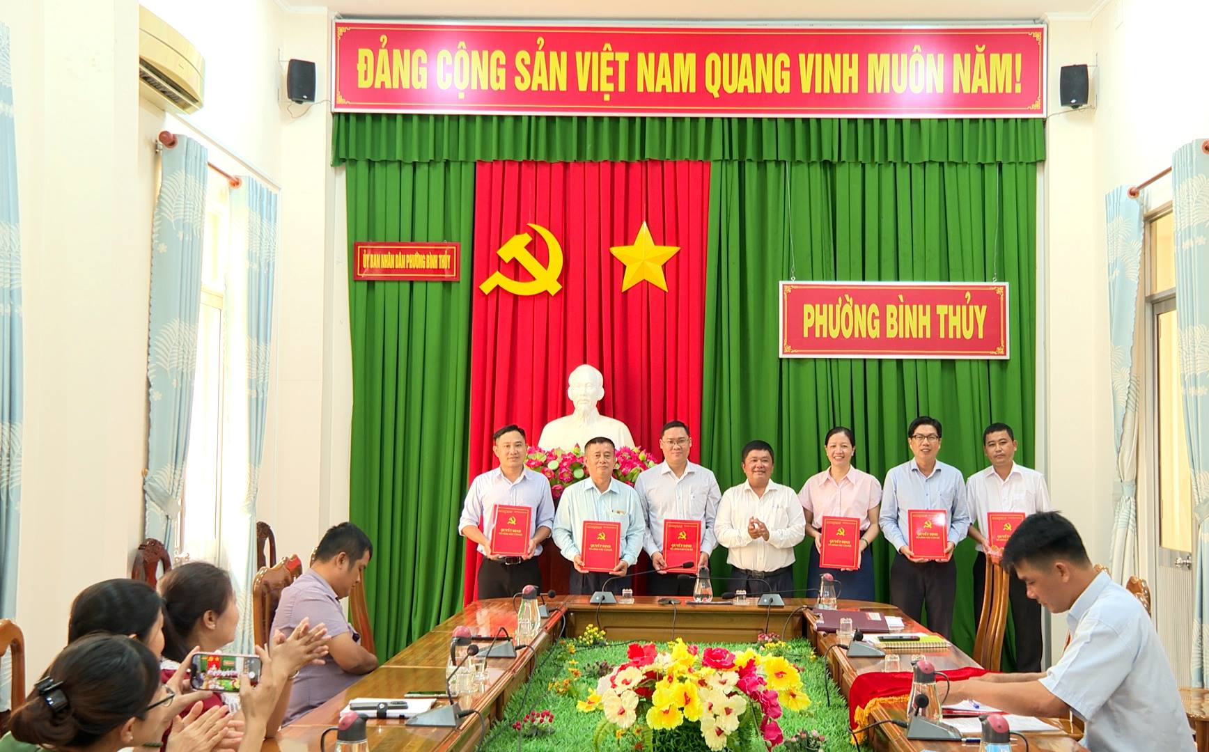 Bình Thủy tổ chức Hội nghị triển khai Quyết định nhân sự các Cấp ủy, đổi tên Chi bộ trực thuộc và tiếp nhận viên chức