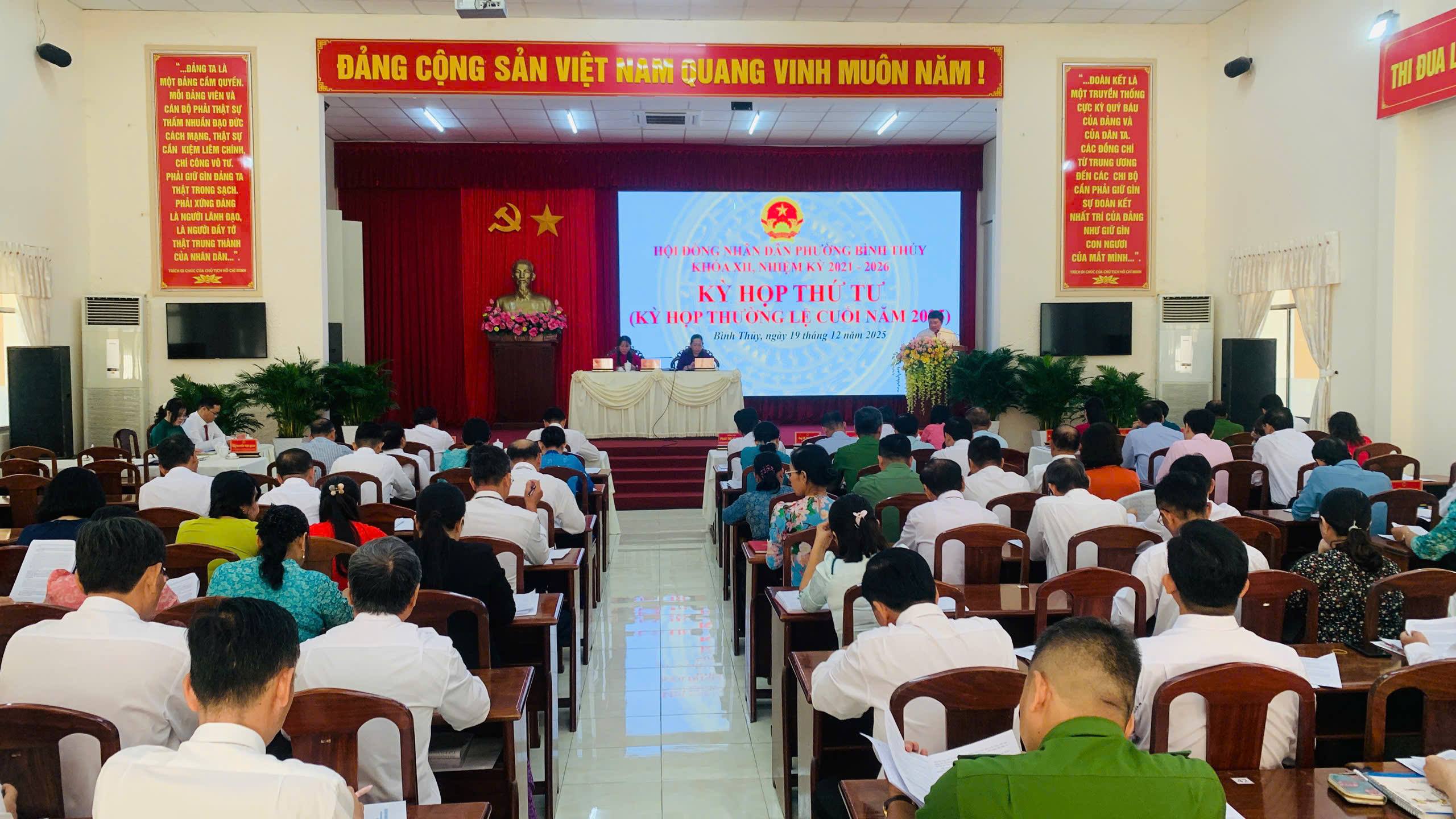 Khai mạc kỳ họp thứ 4, HĐND phường Bình Thủy, khóa XII, nhiệm kỳ 2021 - 2026