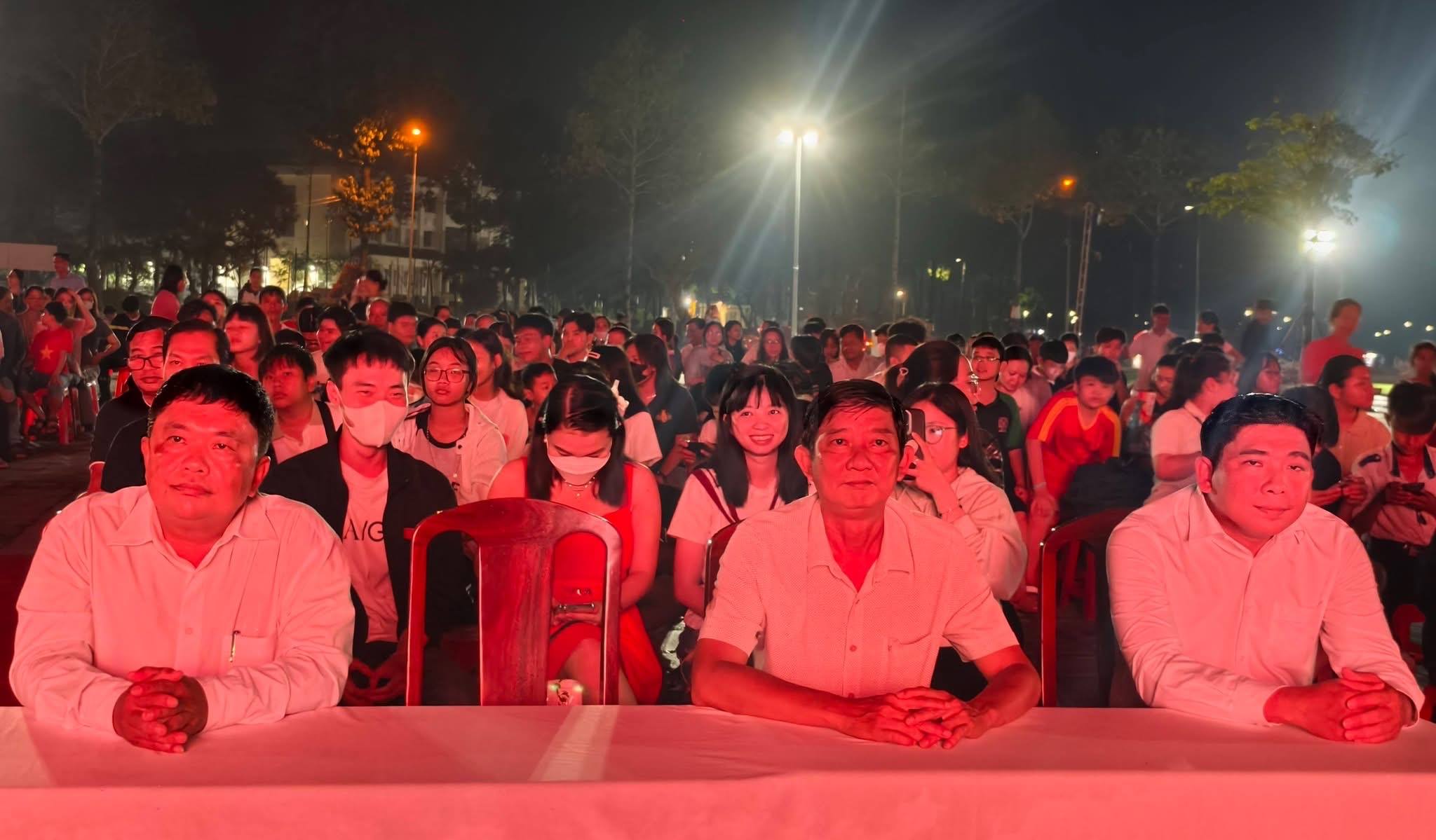 Phường Bình Thủy chiếu phim “Mưa Đỏ” phục vụ Nhân dân