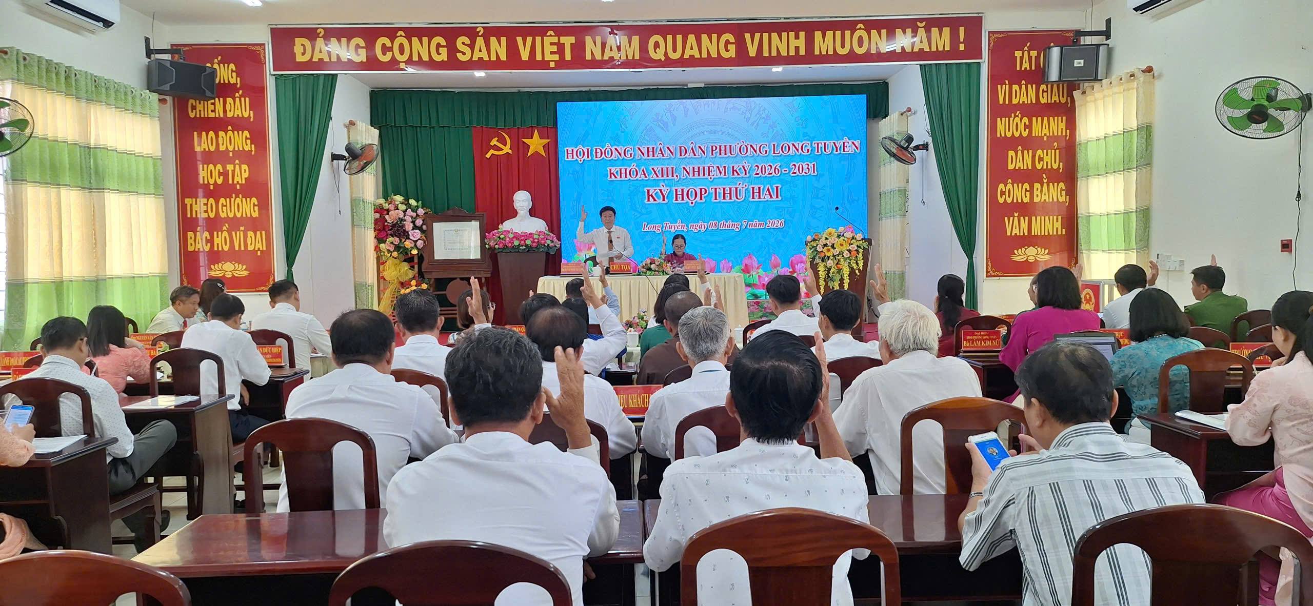 HĐND phường Long Tuyền khóa XIII tổ chức Kỳ họp thứ hai, thông qua 8 nghị quyết