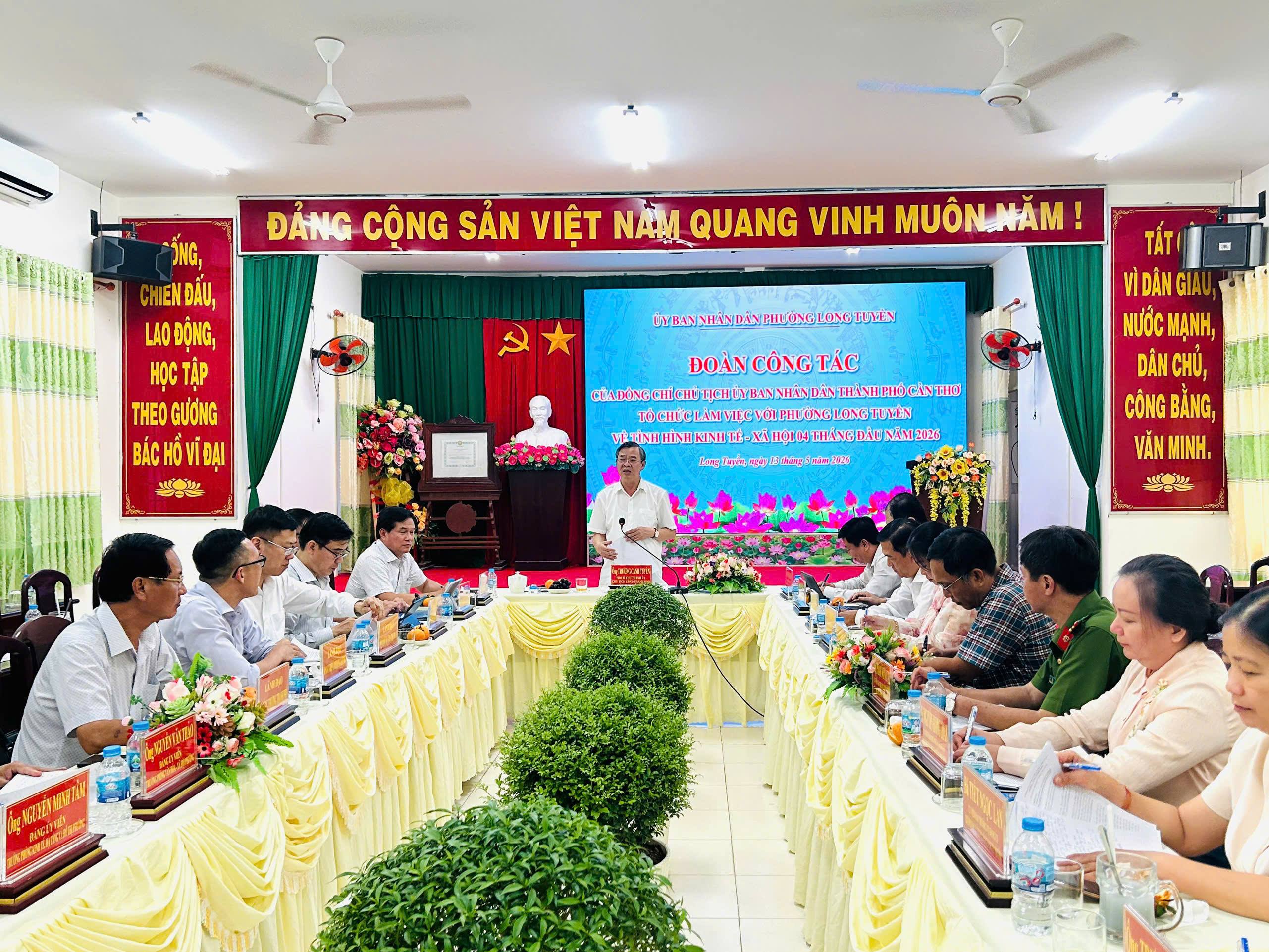 Chủ tịch UBND thành phố Cần Thơ làm việc với phường Long Tuyền về tình hình kinh tế - xã hội 4 tháng đầu năm 2026