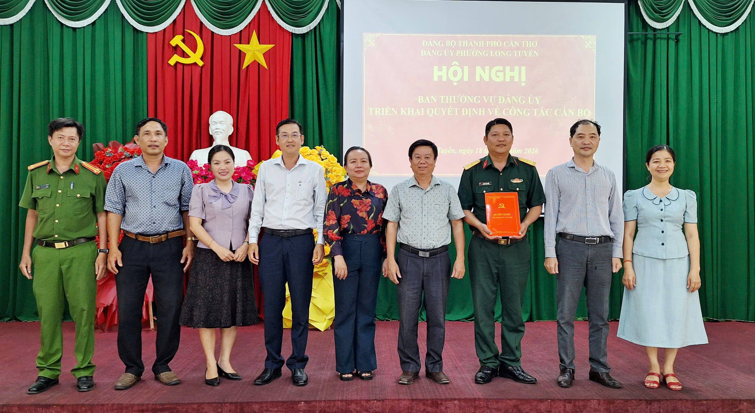 Đảng ủy phường Long Tuyền công bố quyết định chỉ định bổ sung cán bộ