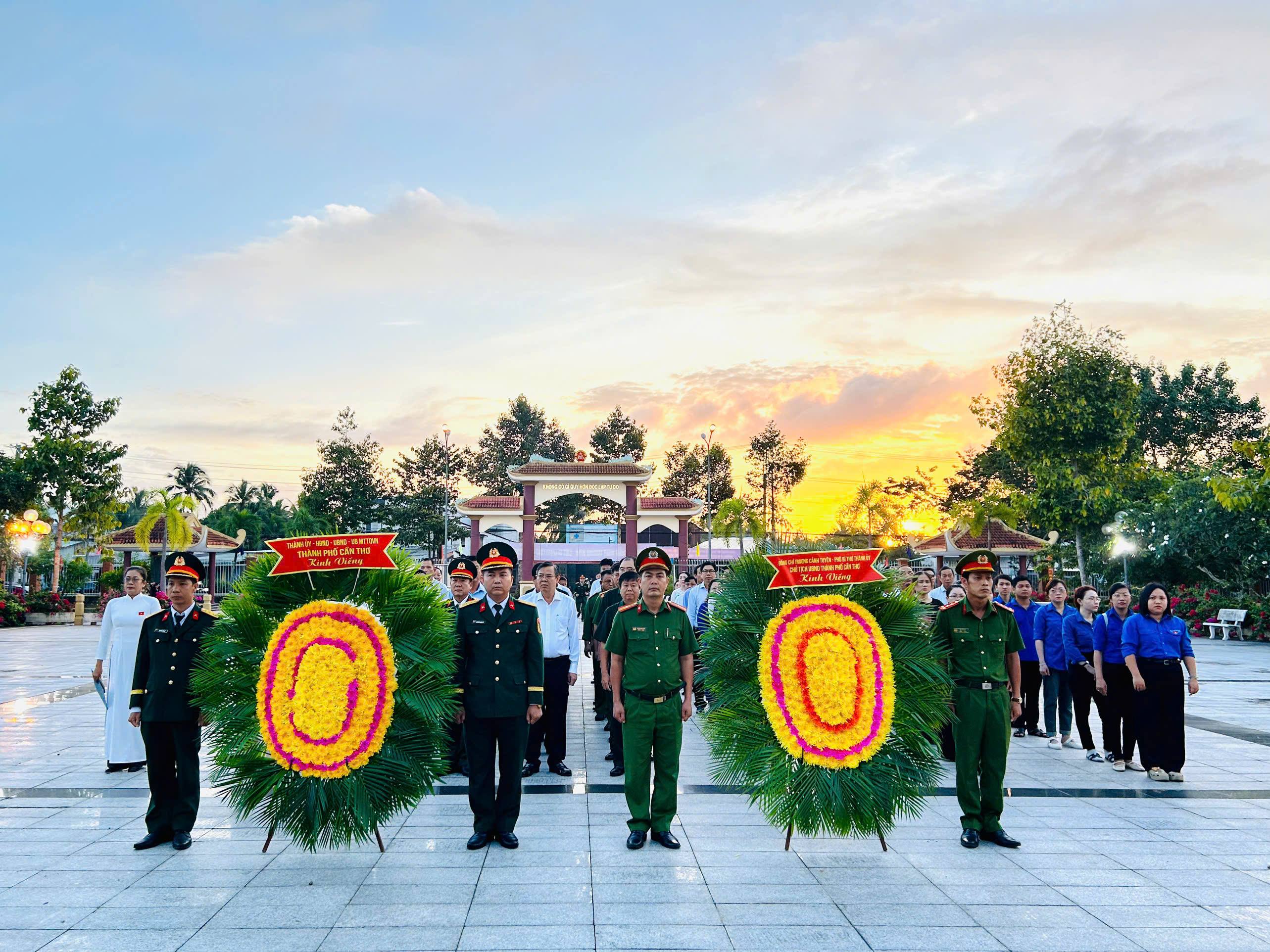 Lãnh đạo thành phố Cần Thơ dâng hương tưởng niệm các anh hùng liệt sĩ
