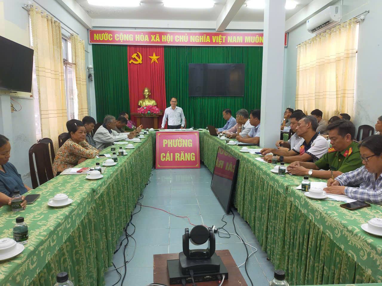 UBND PHƯỜNG CÁI RĂNG TỔ CHỨC CUỘC HỌP VẬN ĐỘNG TRƯỚC KHI TIẾN HÀNH CƯỠNG CHẾ ĐỐI VỚI CÁC TRƯỜNG HỢP VI PHẠM LĨNH VỰC ĐẤT ĐAI, XÂY DỰNG