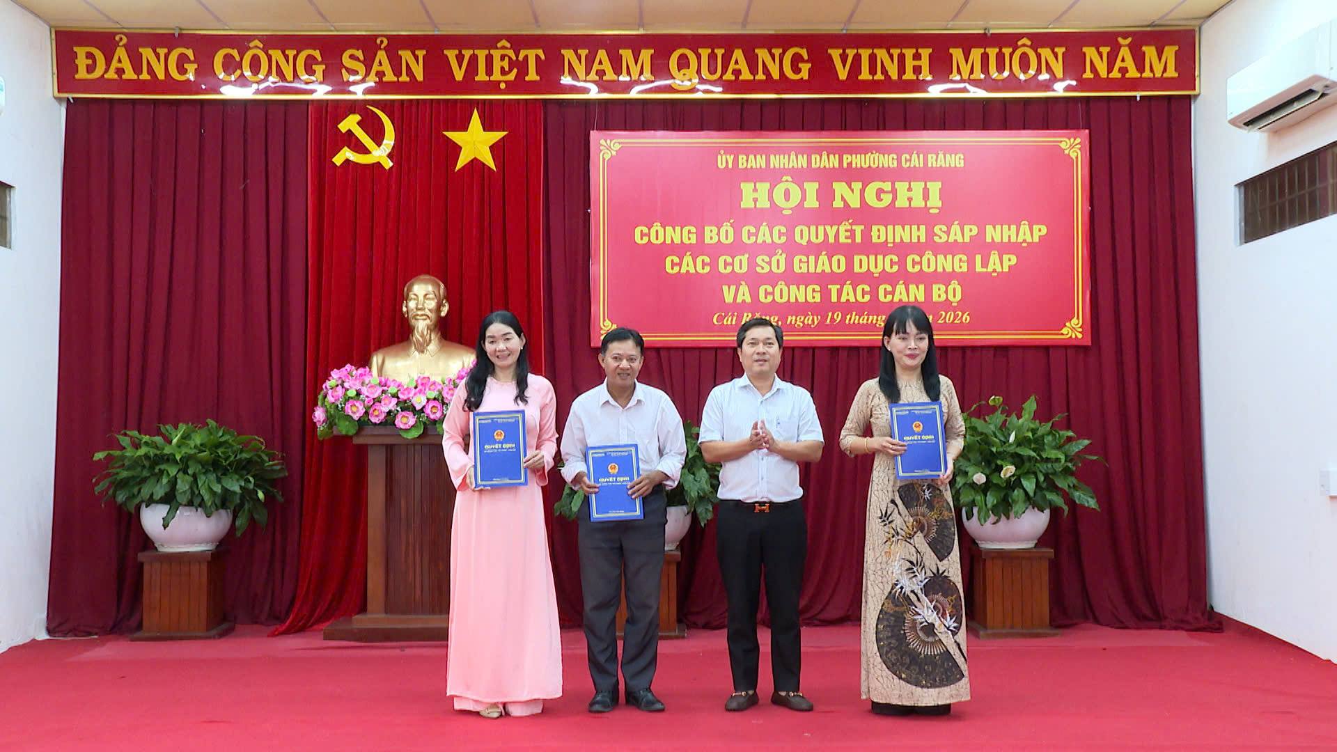  Cái Răng: Công bố các quyết định sáp nhập các cơ sở giáo dục công lập và công tác cán bộ 