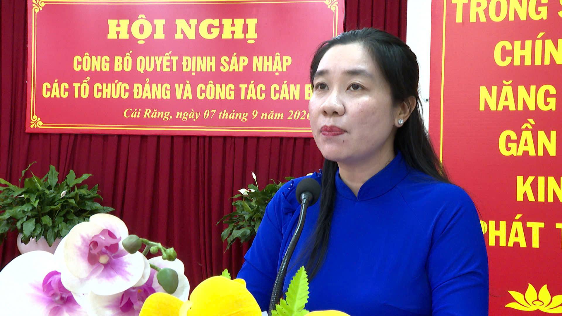 Cái Răng: Công bố các quyết định sắp xếp, kiện toàn tổ chức đảng và công tác cán bộ