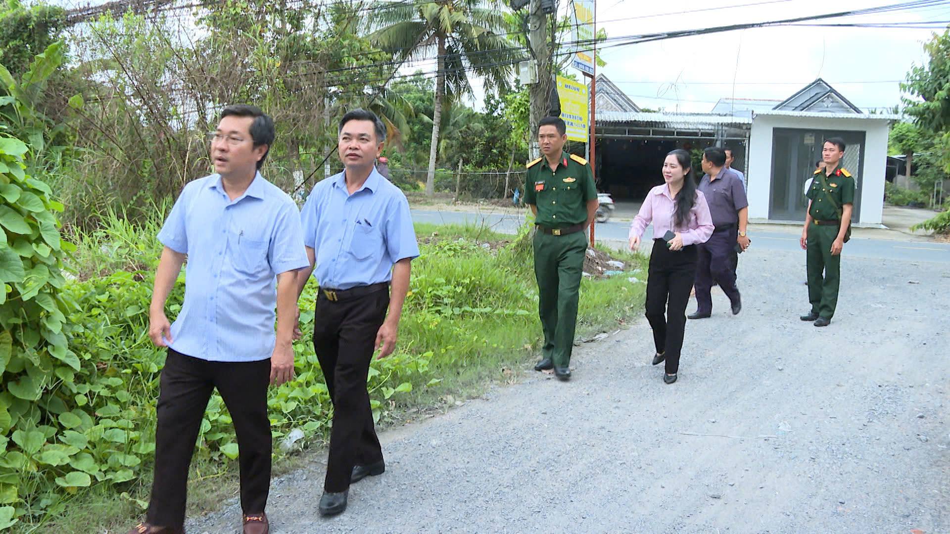 Thường trực Đảng ủy phường Cái Răng khảo sát các công trình xây dựng cơ bản trên địa bàn
