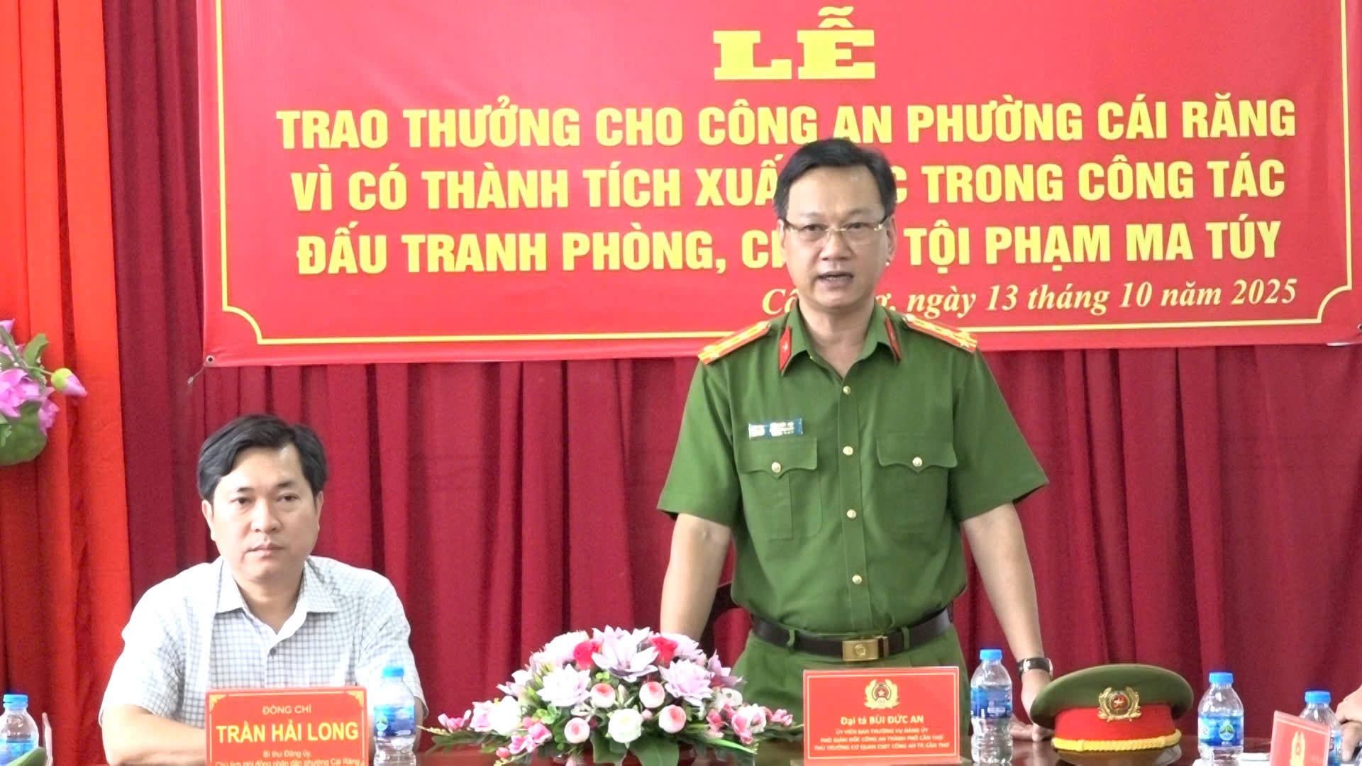 GIÁM ĐỐC CÔNG AN TP CẦN THƠ TRAO THƯỞNG CÔNG AN PHƯỜNG CÁI RĂNG TRONG CÔNG TÁC ĐẤU TRANH PHÒNG, CHỐNG TỘI PHẠM MA TÚY