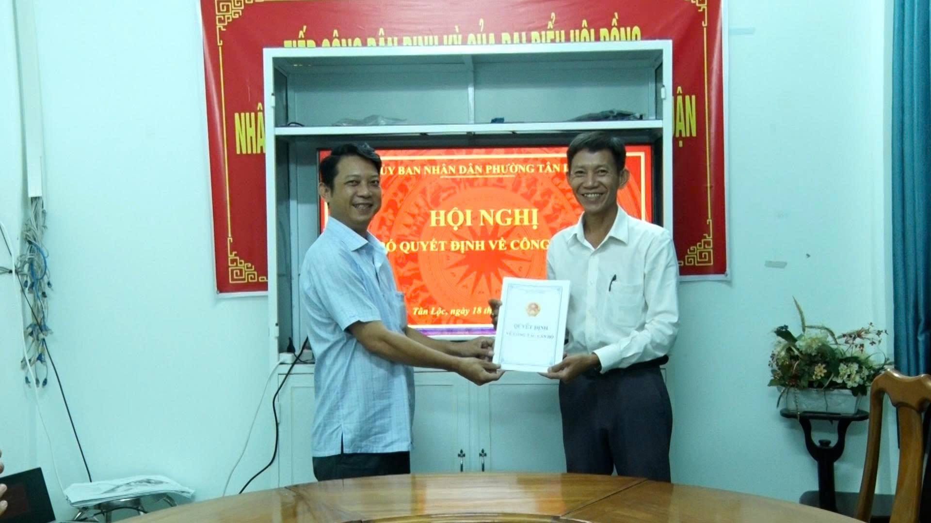 TÂN LỘC CÔNG BỐ QUYẾT ĐỊNH BỔ NHIỆM GIÁM ĐỐC TRUNG TÂM DỊCH VỤ TỔNG HỢP PHƯỜNG