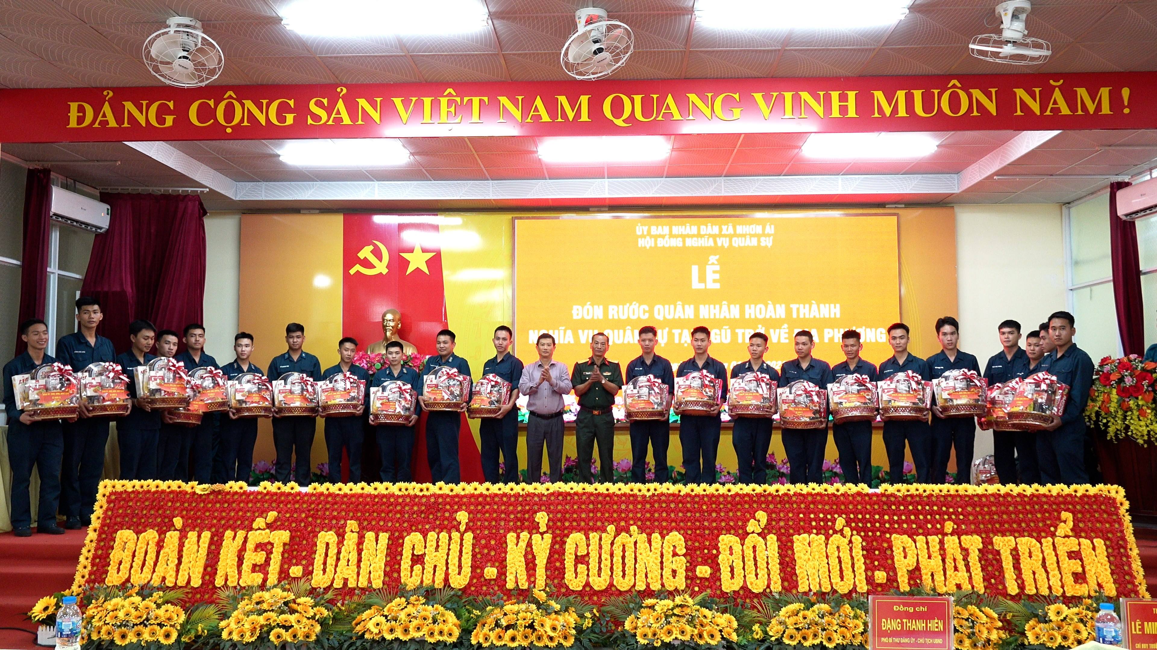 Nhơn Ái đón rước 51 quân nhân hoàn thành nghĩa vụ quân sự tại ngũ trở về địa phương