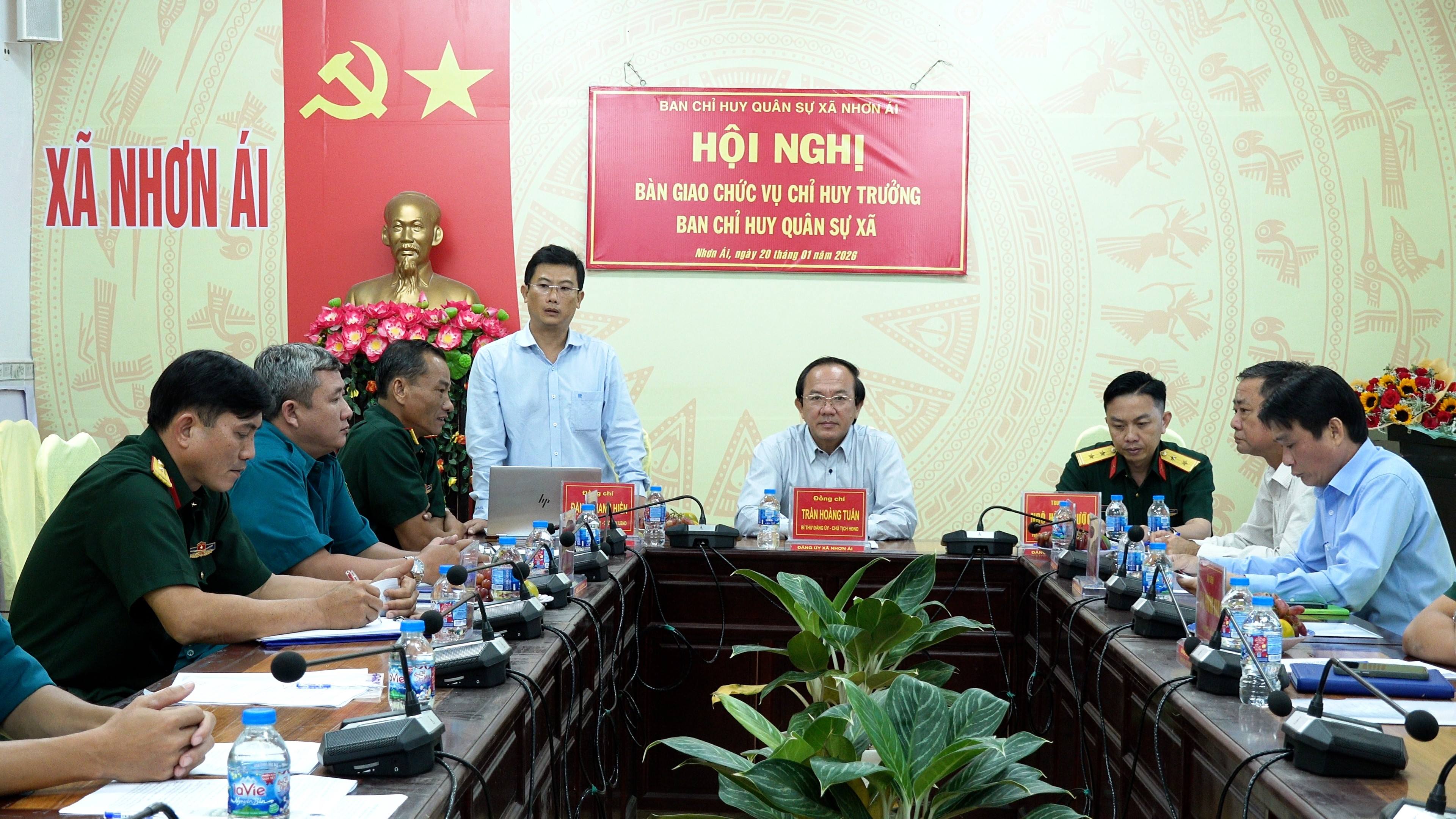 Nhơn Ái tổ chức Hội nghị bàn giao chức vụ Chỉ huy trưởng Ban Chỉ huy Quân sự xã