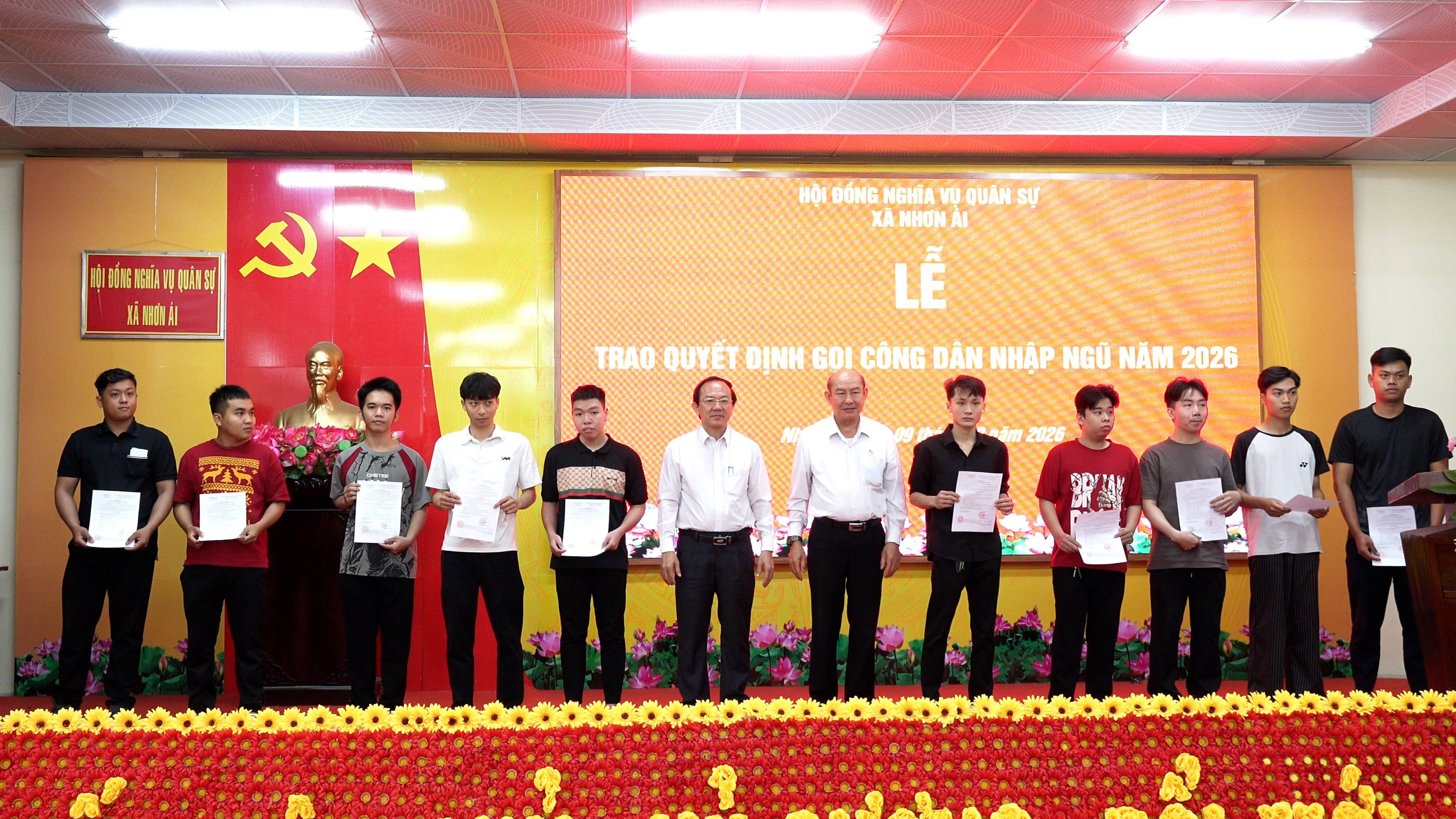 Hội đồng Nghĩa vụ quân sự xã Nhơn Ái trao Quyết định cho 109 thanh niên nhập ngũ năm 2026