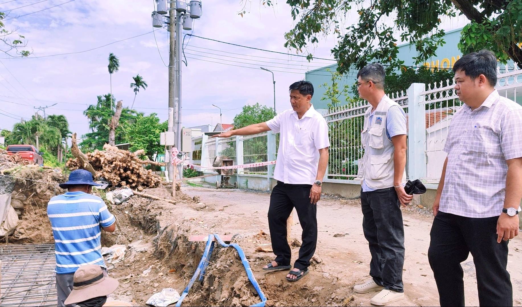 Đẩy nhanh tiến độ thi công công trình xây dựng cống Kênh Thủy Lợi 2 (Xưởng may)